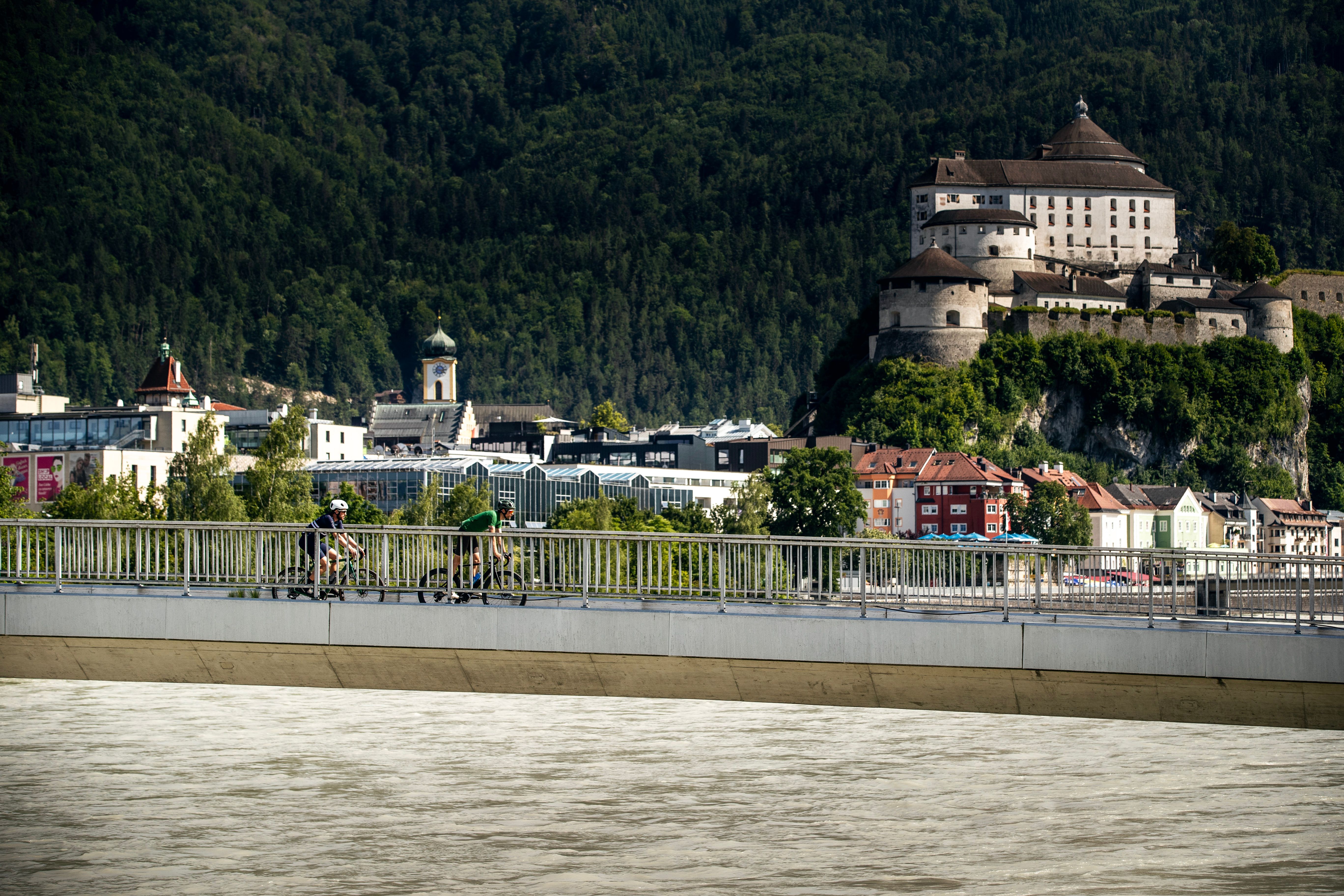 Kufstein ist eine wunderschöne Stadt im Inntal in den österreichischen Alpen, die sich hervorragend für einen Radurlaub eignet.