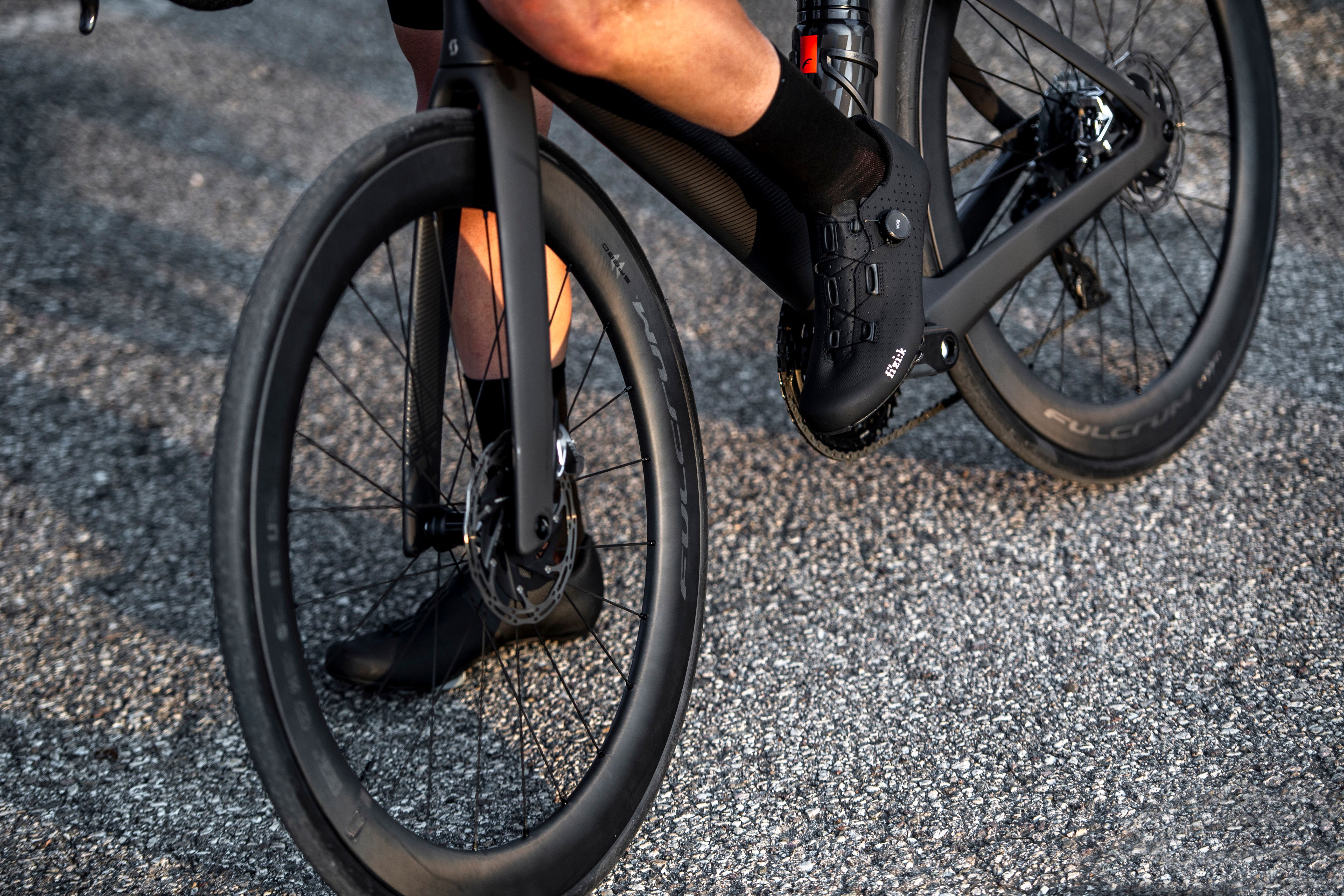 The new Fulcrum Speed aero wheels have a stealthy looking dark matt finish.