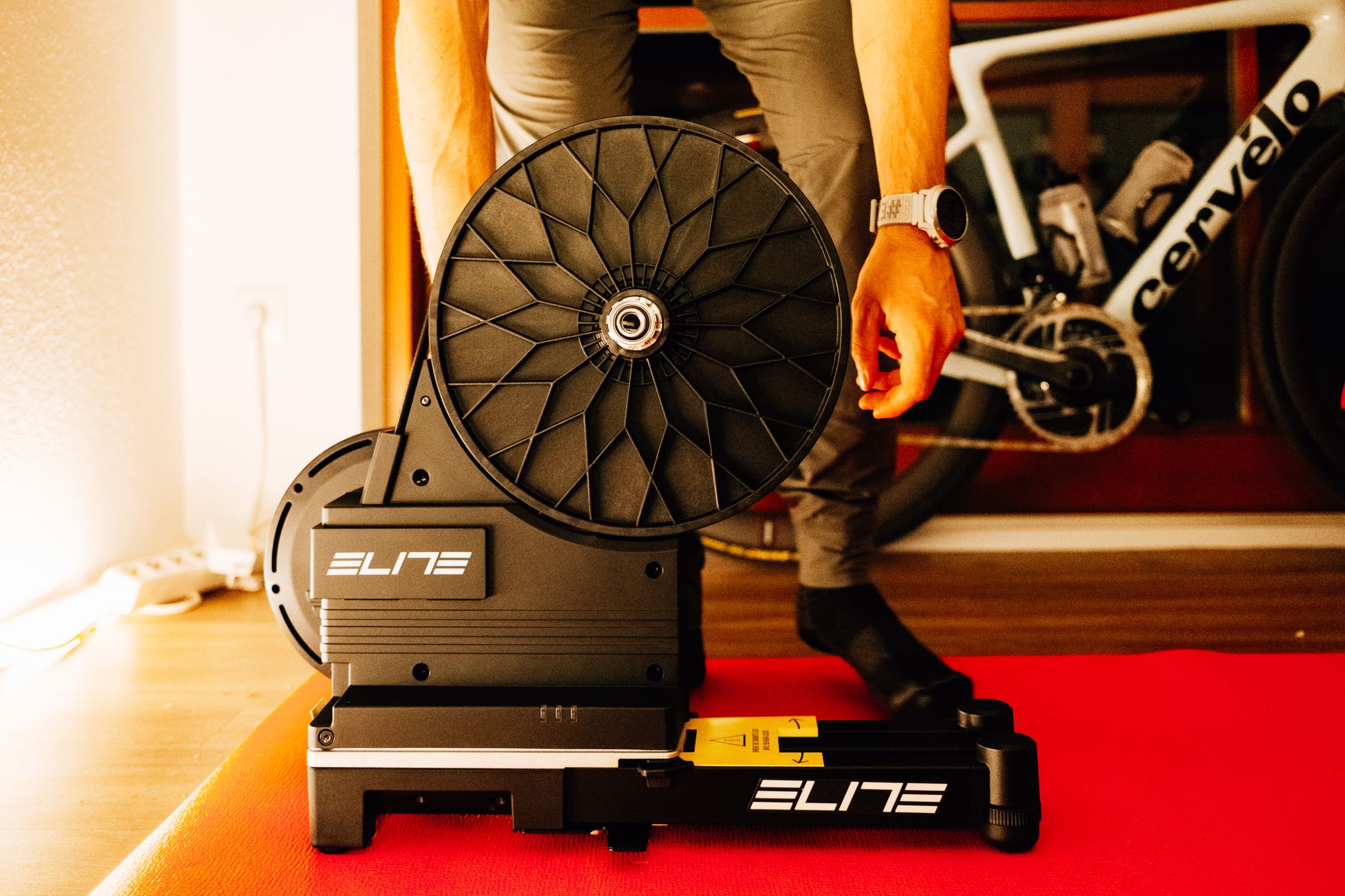 The ELITE Avanti is a premium trainer with tons of features for a good price.