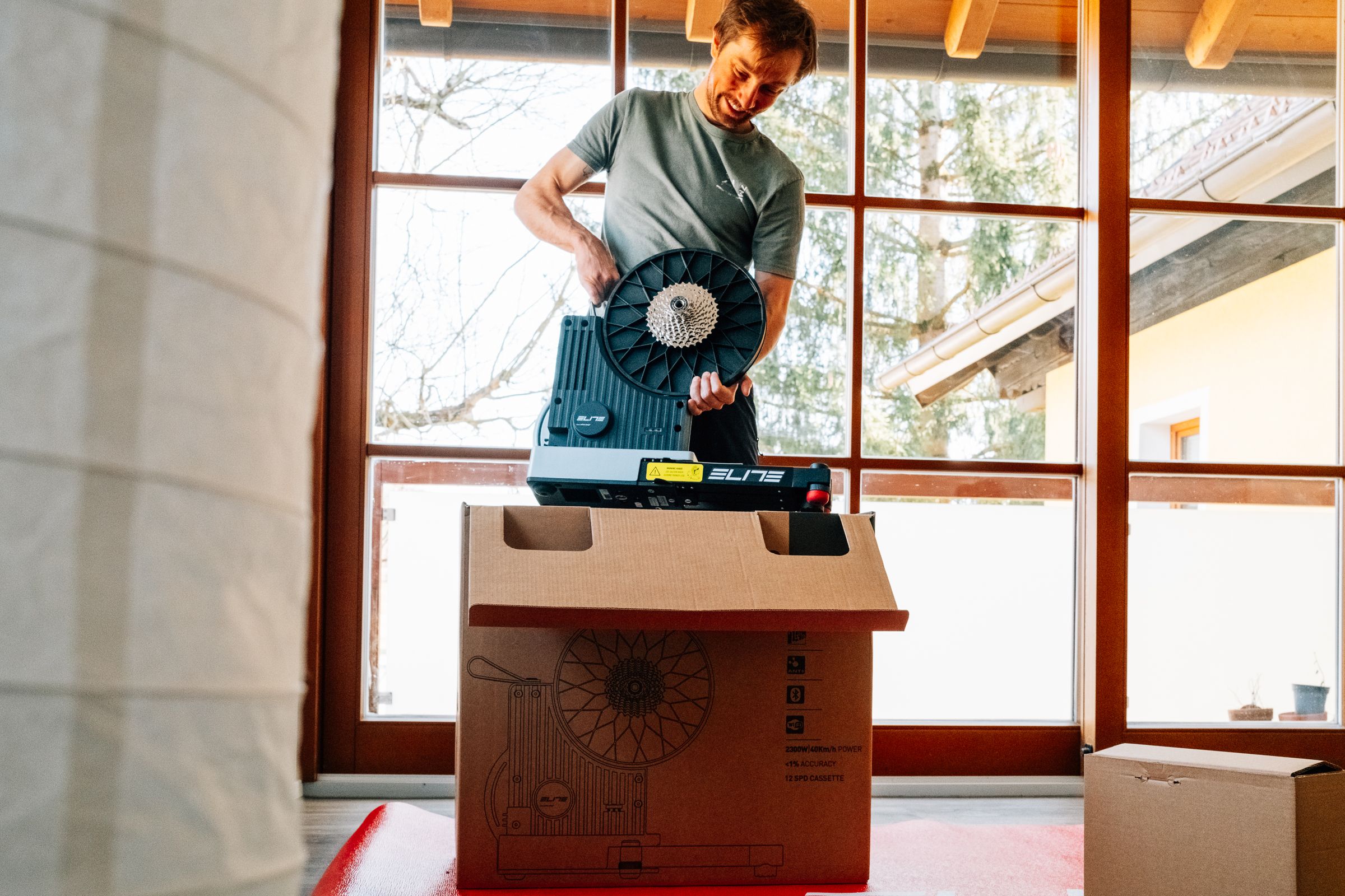 Unboxing an ELITE Justo 2 indoor trainer.