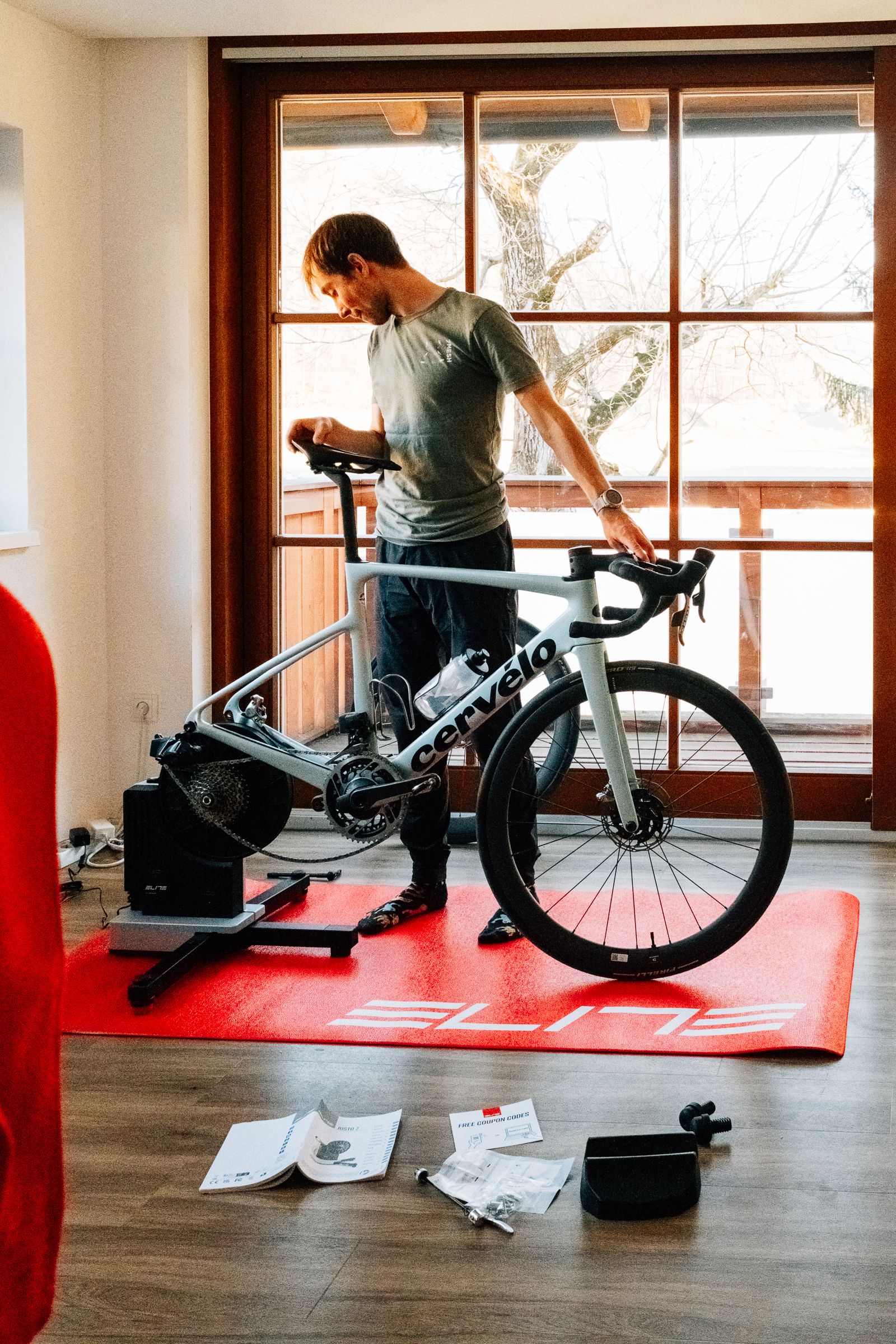 To mount your bike on your ELITE indoor trainer you need to remove the backwheel.