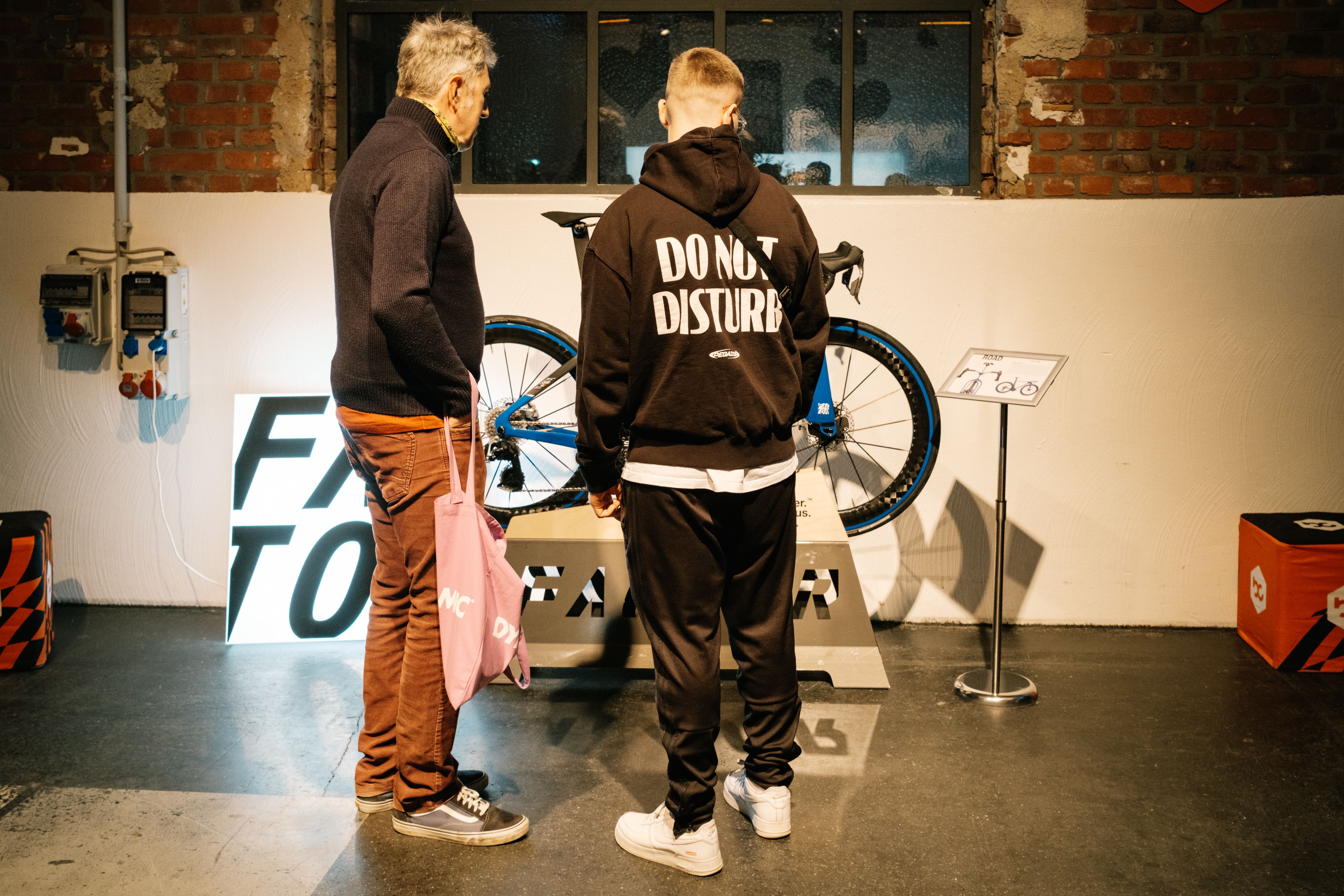 Nicht alle Bikes standen für Testrides bereit. Dieses Factor X Bugatti ONE war eines der fragwürdigeren Bikes auf der Messe.