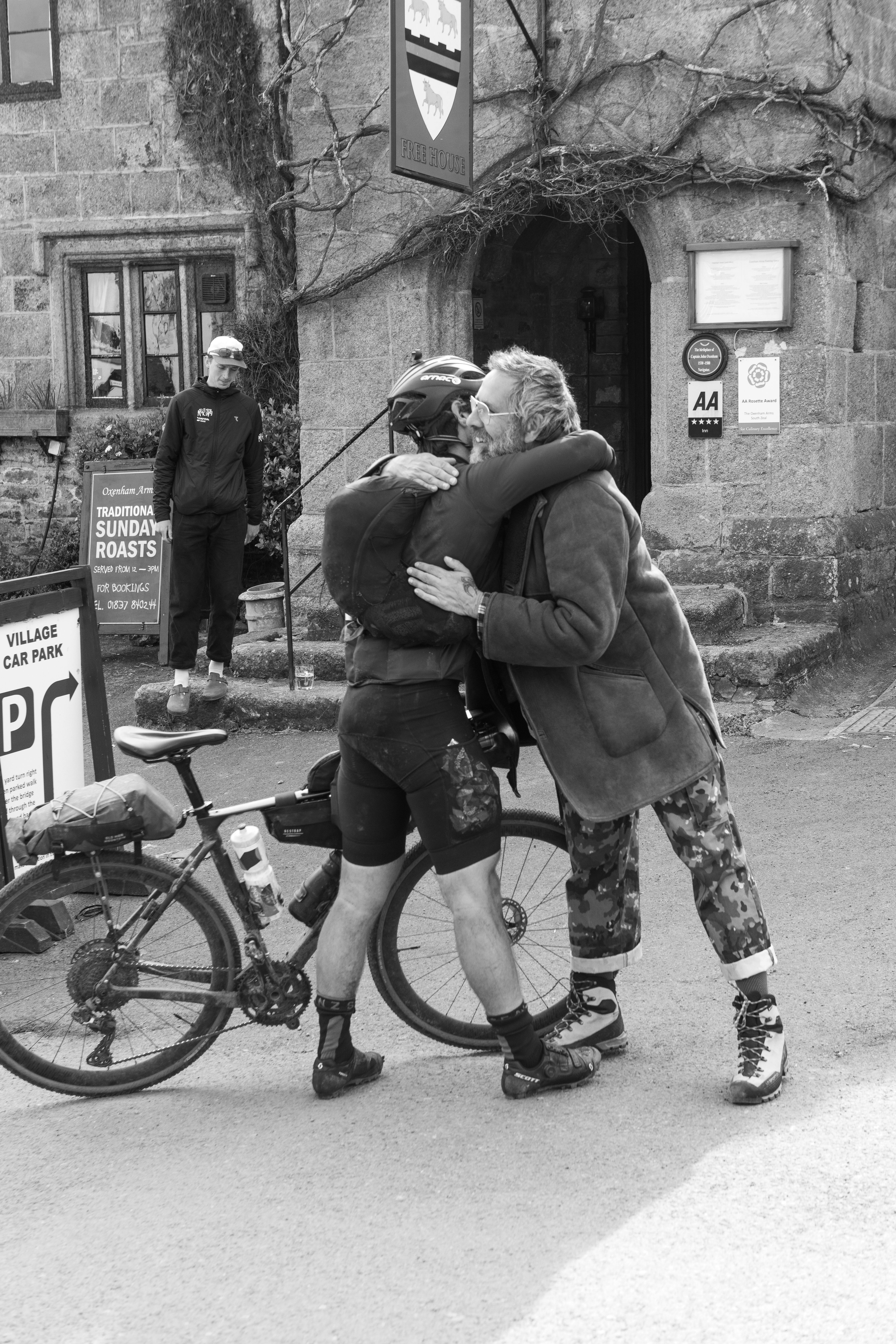 A finishers welcome (Tom Hill, Restrap) 