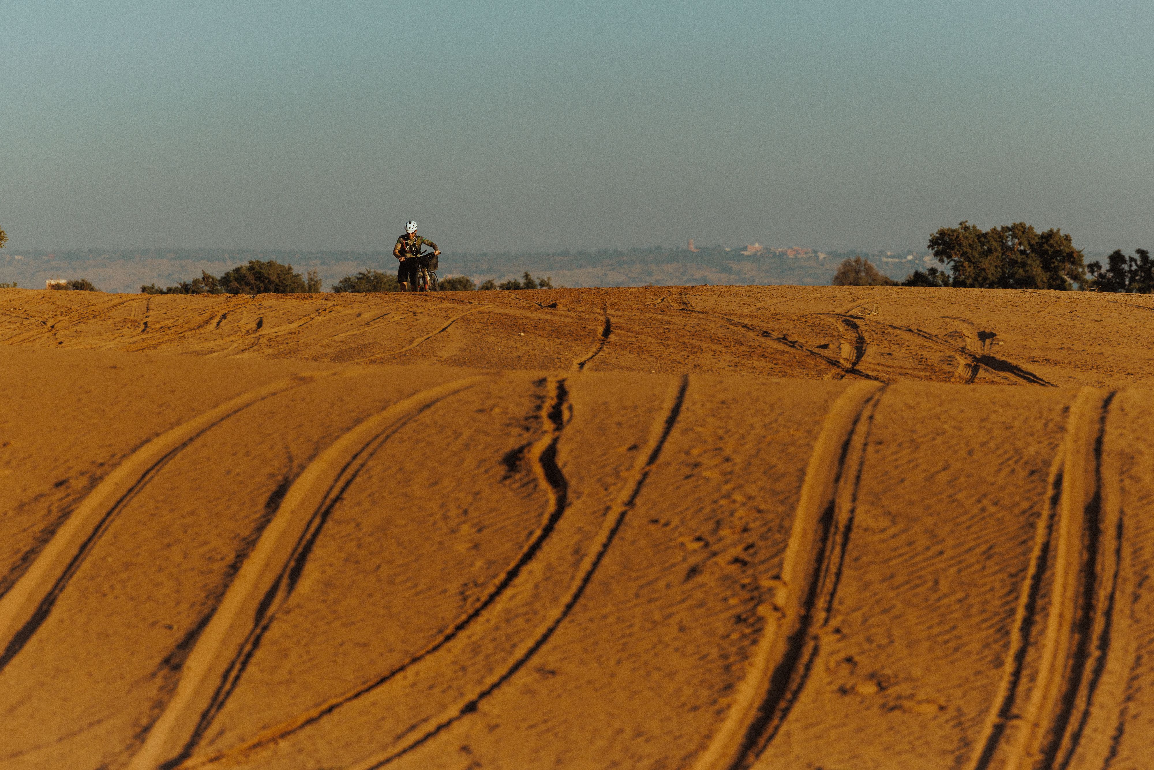 The famous sand section on the way to Moroccan Stelvio during Atlas Mountain Race.