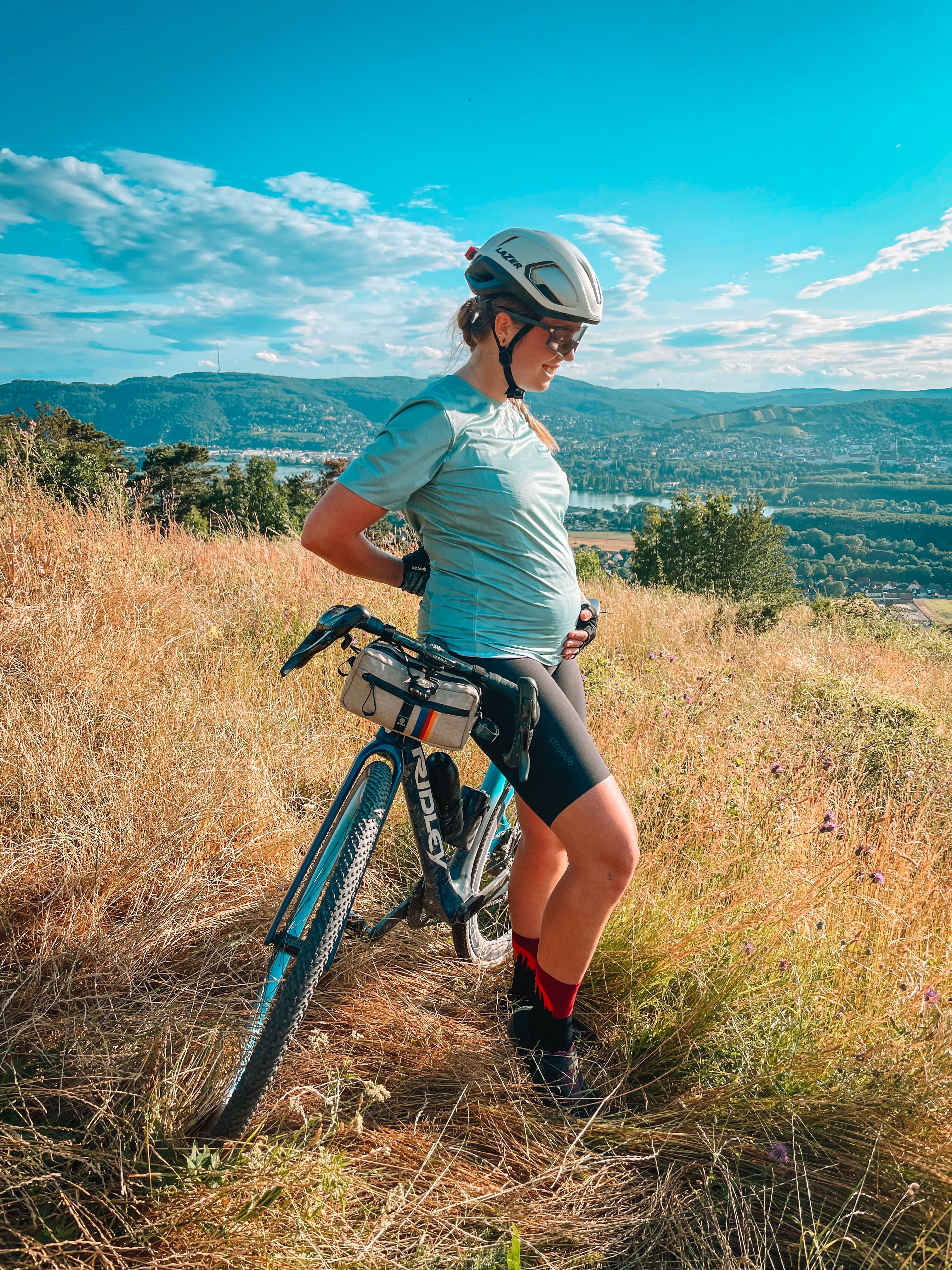 Nora "unicorncycling" still cycles within her pregnancy.
