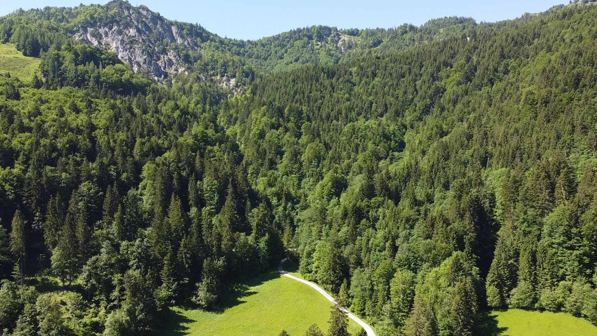 Hinauf zu radeln und dort weiter zu wandern, wo die Straße endet, ist eine großartige Möglichkeit, in den Kitzbüheler Alpen mit dem Rad zu fahren.