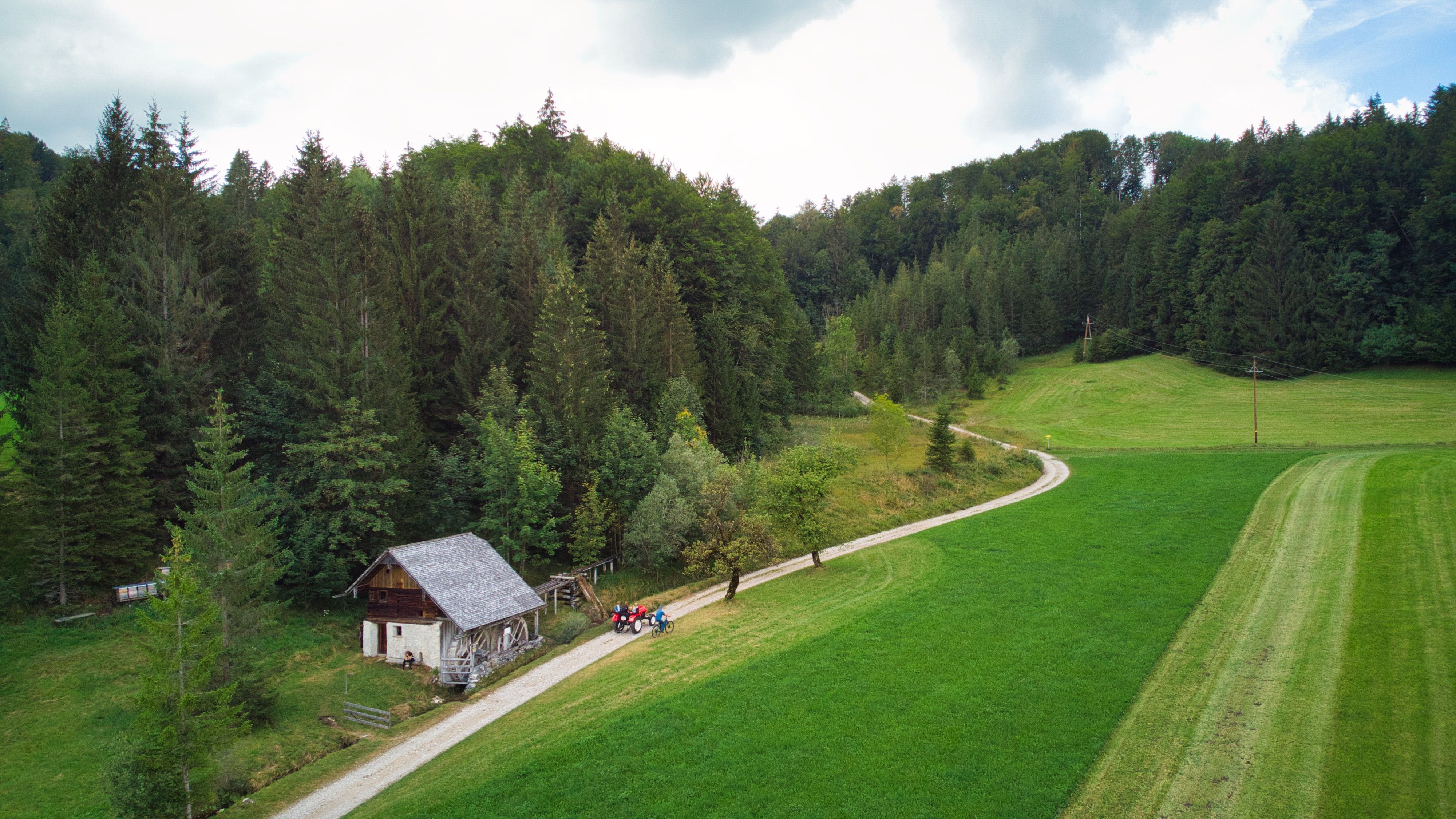 Direkt ausserhalb von Ebenau finden wir paradisische Gravelwege.