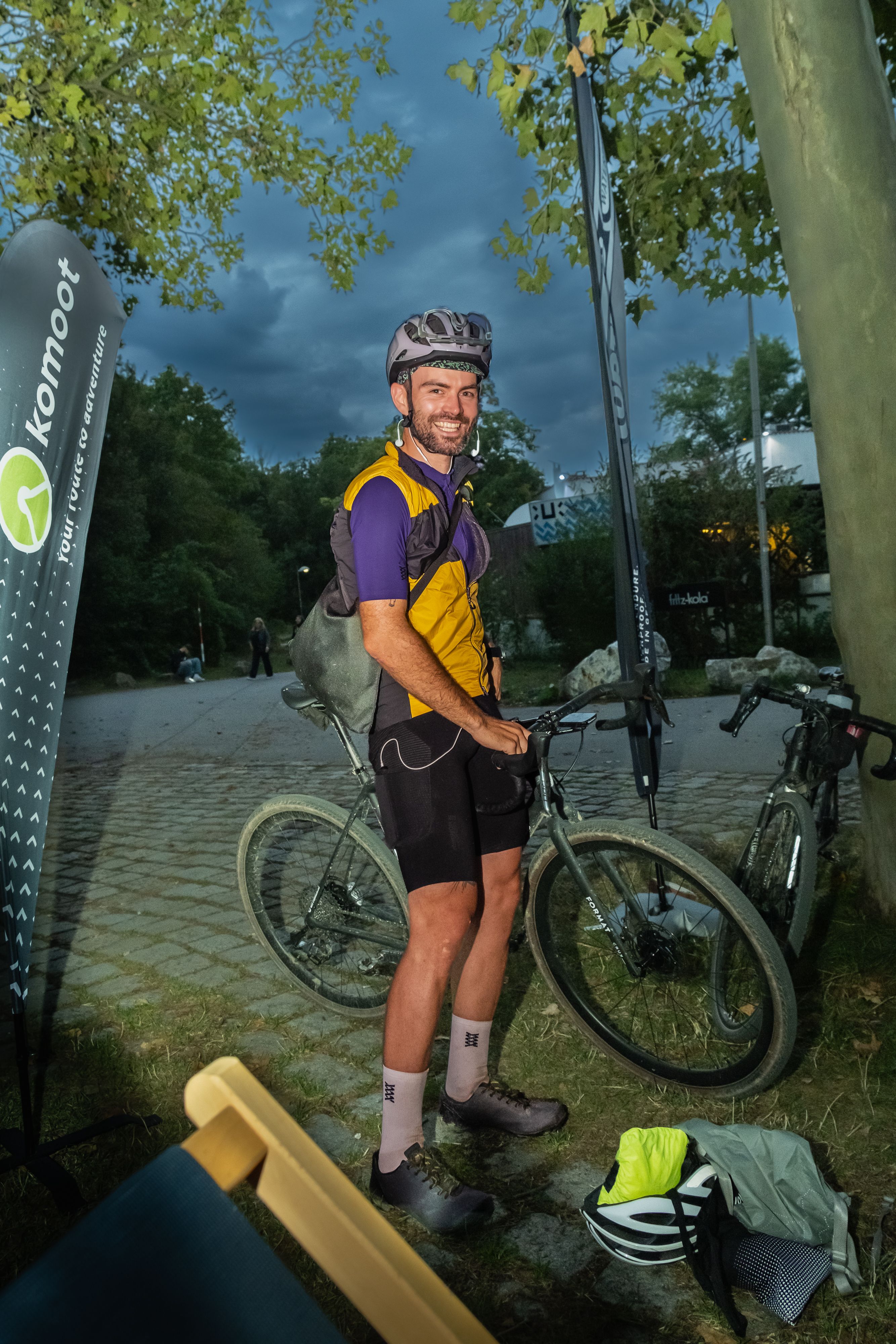 Gabriel Waringer und sein Gravelbike im Ziel des The LOOP Vienna.