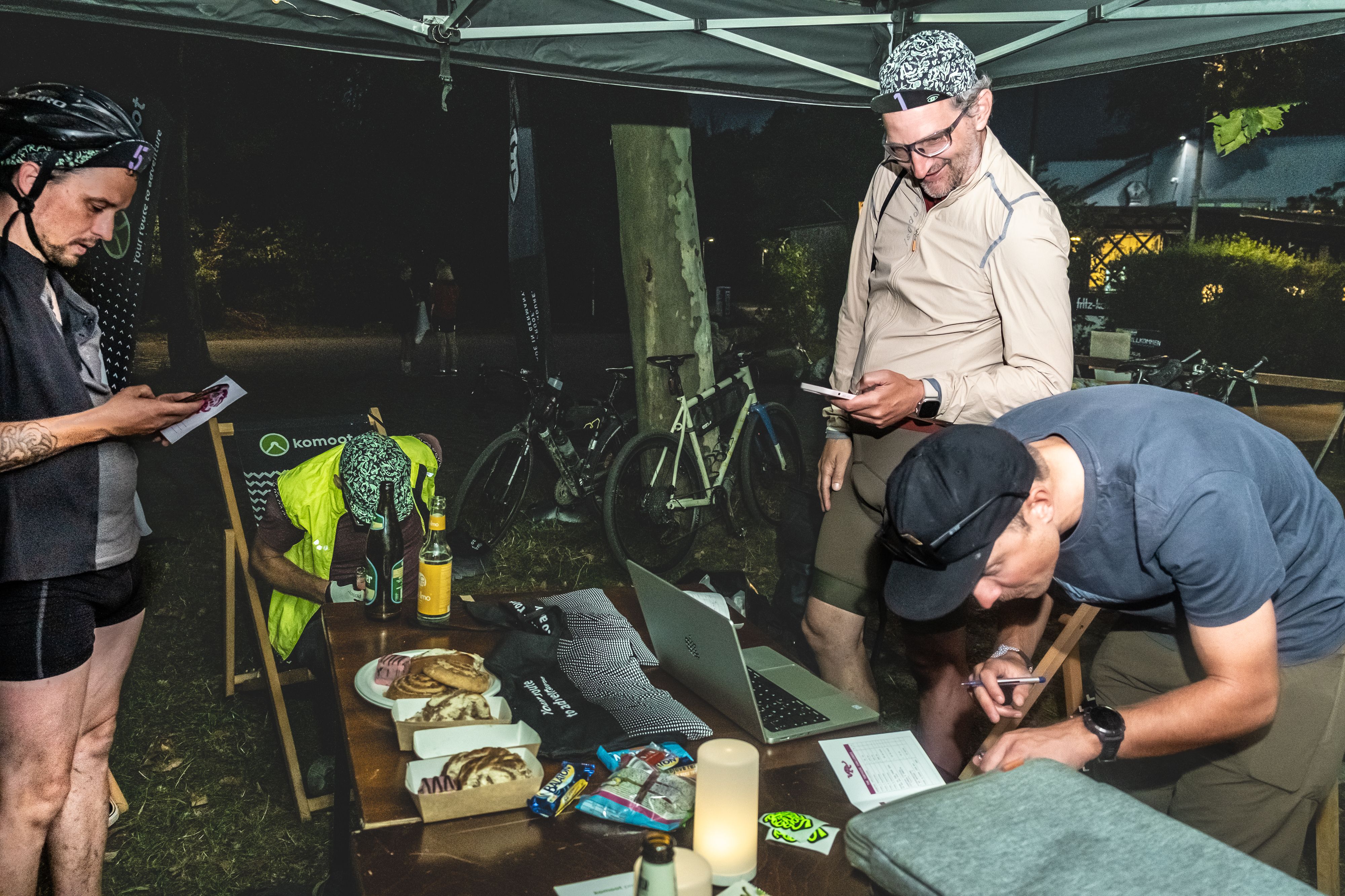 Martin Granadia im Ziel des The LOOP Wien Bikepacking Events.