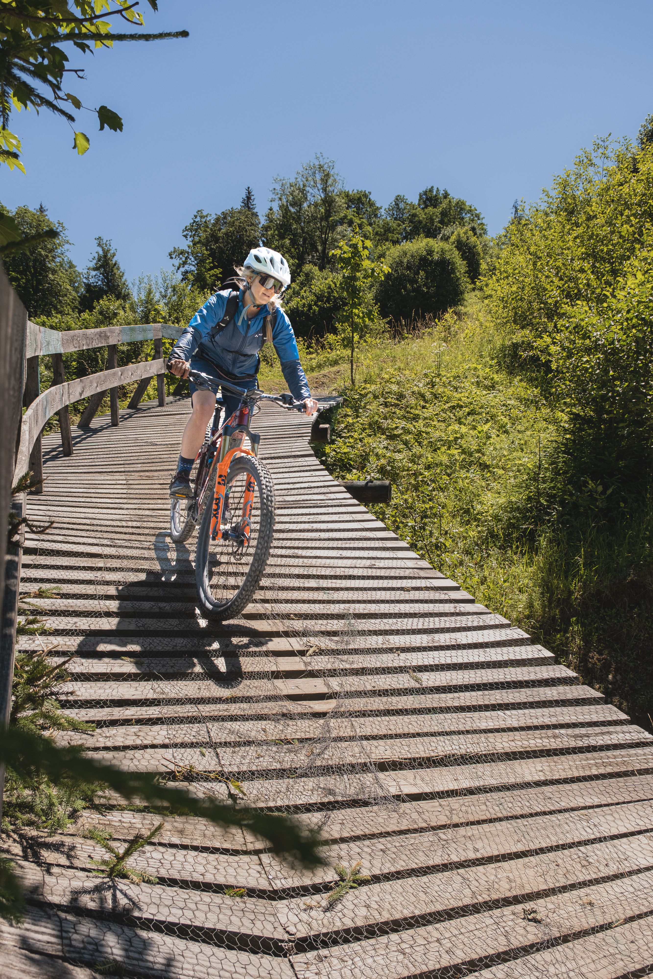 Some bridges and northshore elements are making the Harschbich Trail in the Kitzalps region a fun challenge for mountainbikers!