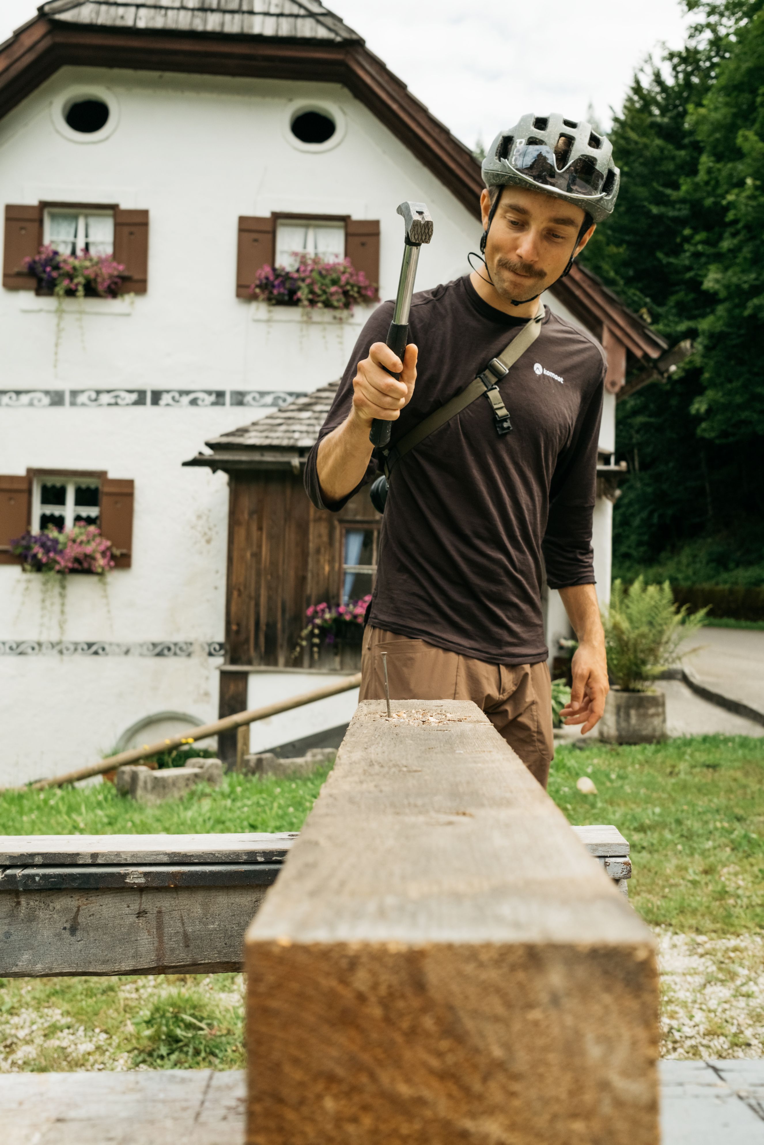 Nageln war eine der Challenges bei der Bosch E-MTB Schnitzeljagd in Bad Goisern.