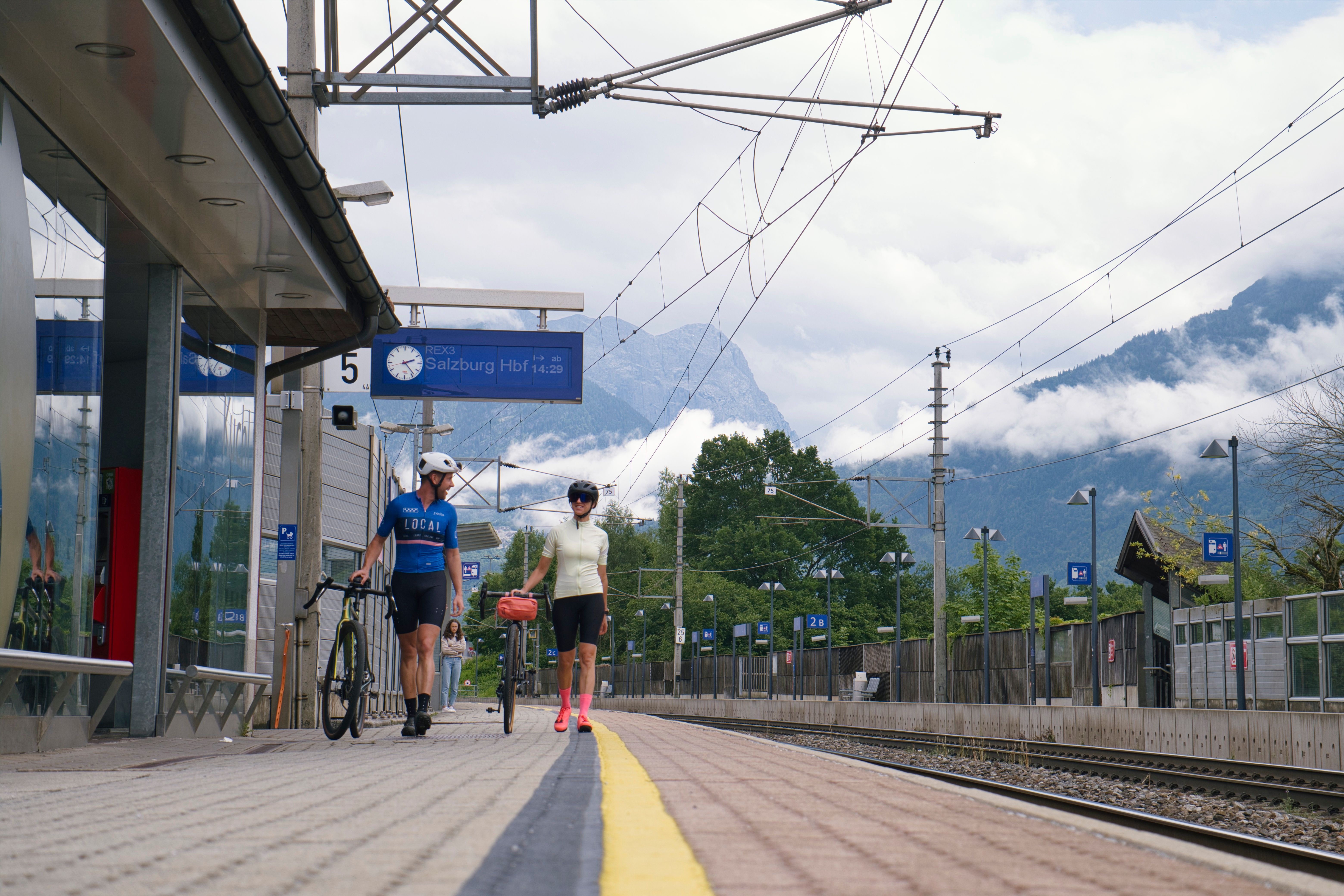 Arriving by train is the best start to your graveltour in Kuchl in SalzburgerLand