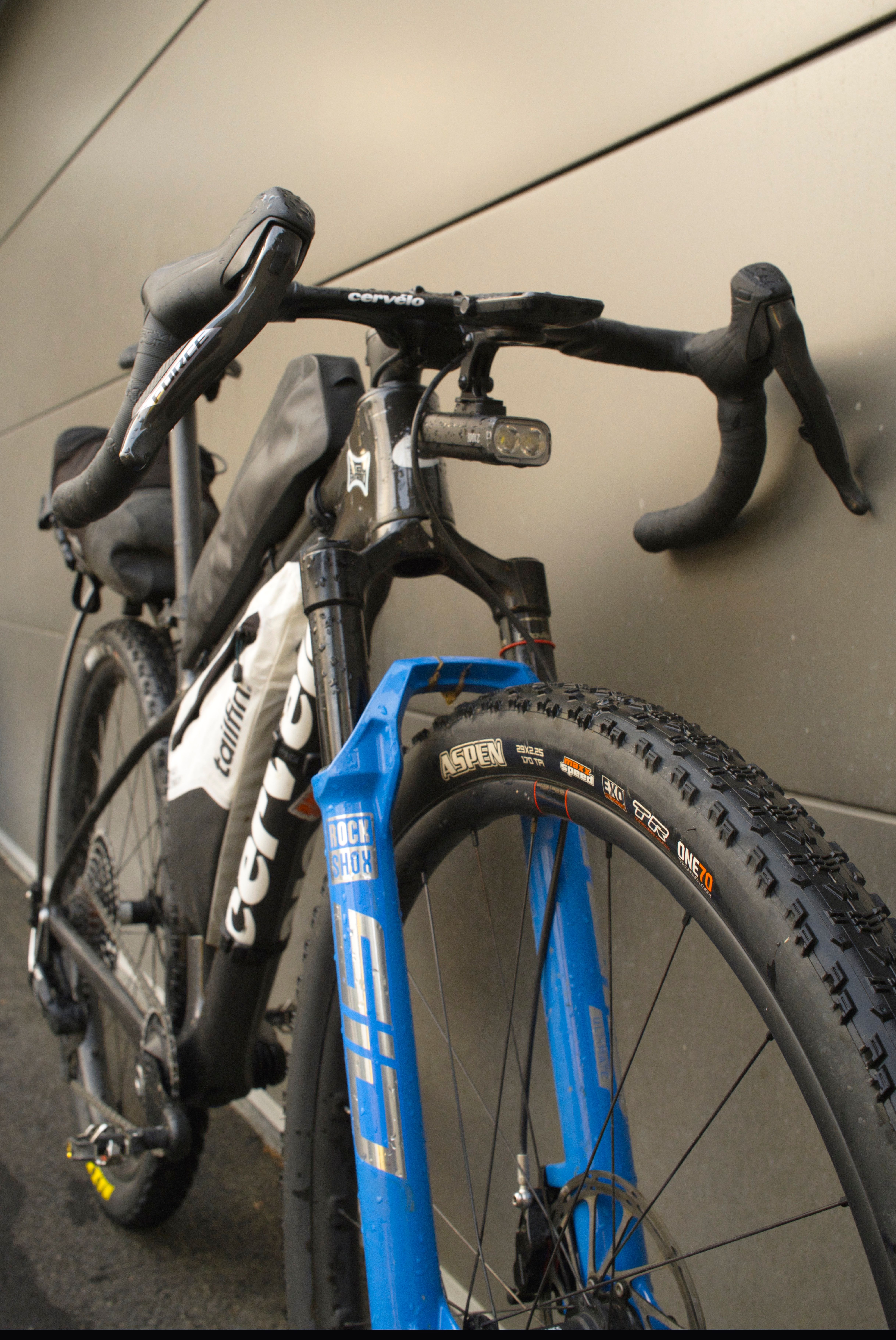 Cervélo HB16 cockpit and ZHT-5 MTB are actually a good combination.