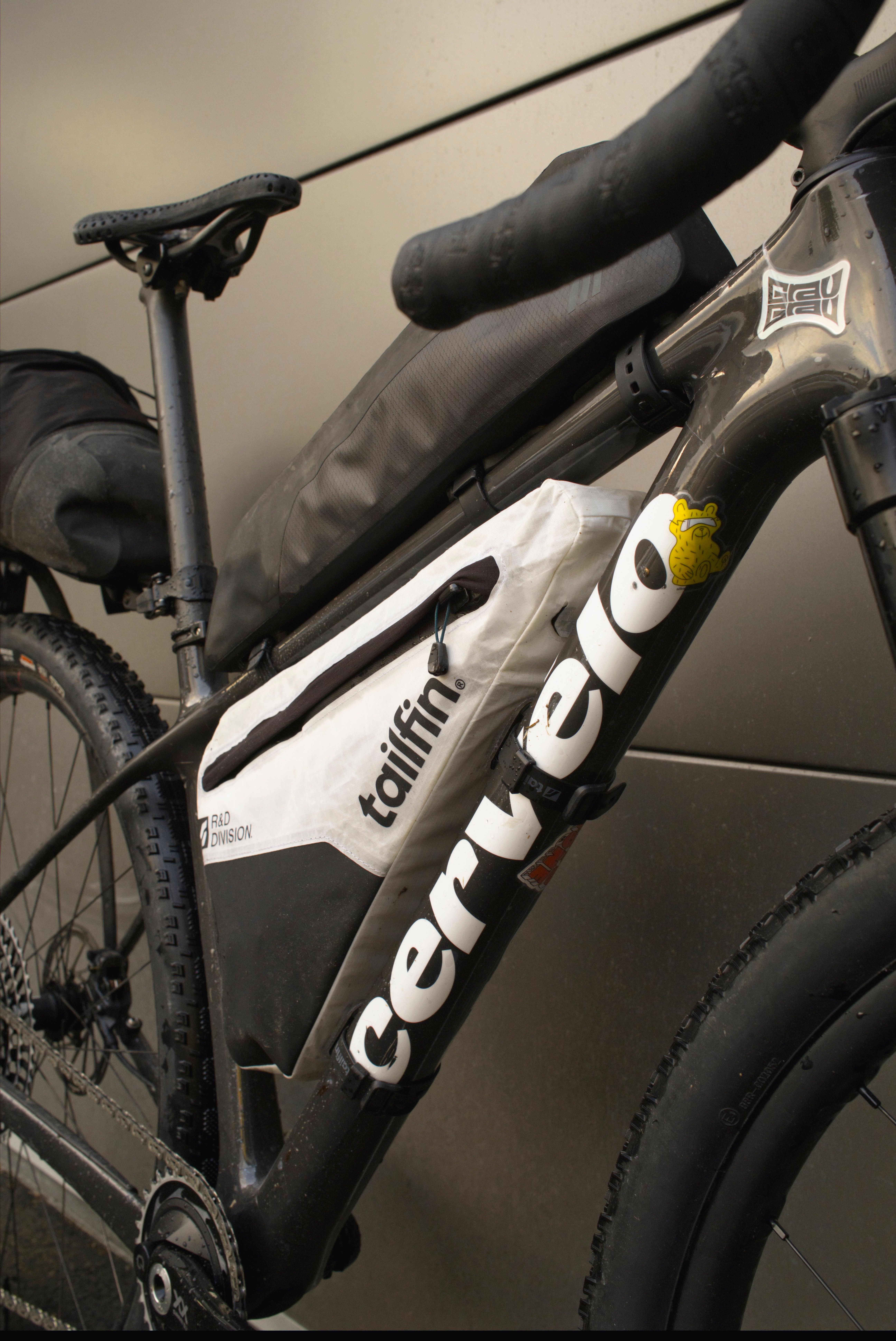 The custom Tailfin R&D full frame bag dominates the setup.