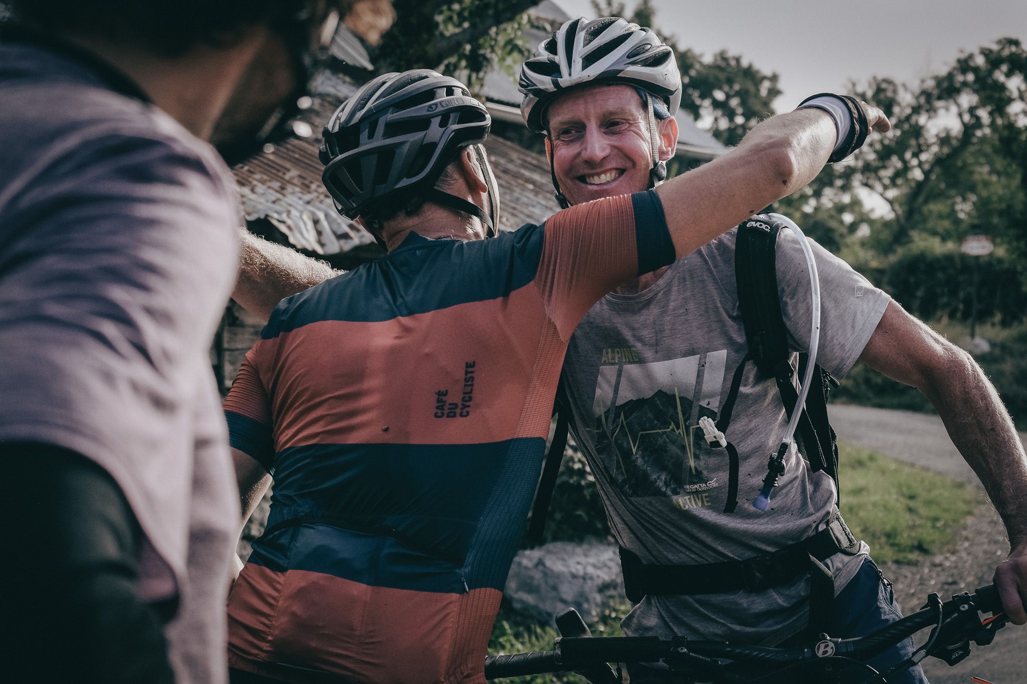 Gravelbiking in the Hautes-Alpes region in France unites riders in an unforgettable experience.