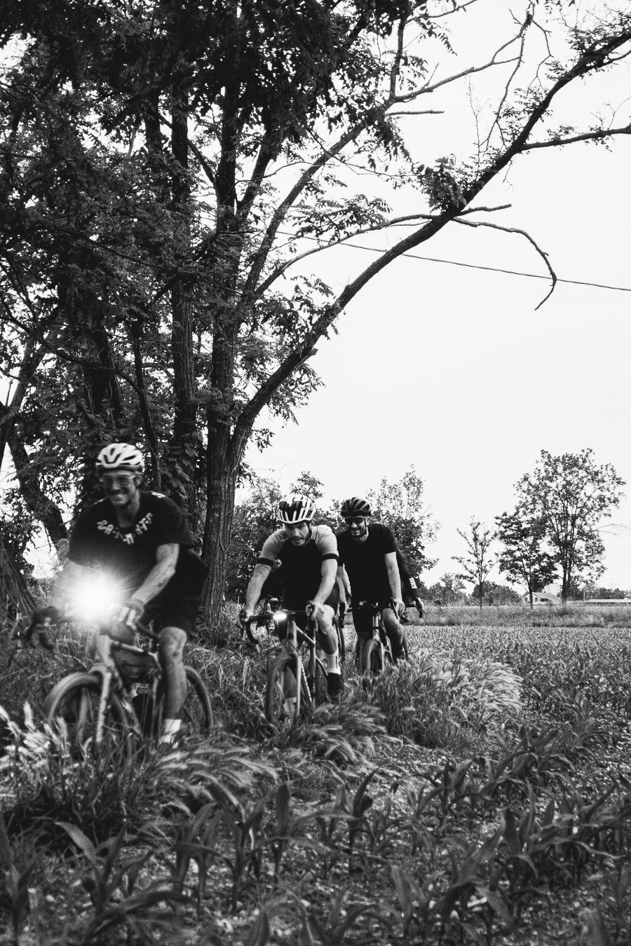 Divertenti gravel ride con birre e death metal sono la caratteristica del Wizard Cycling Club di Milano.