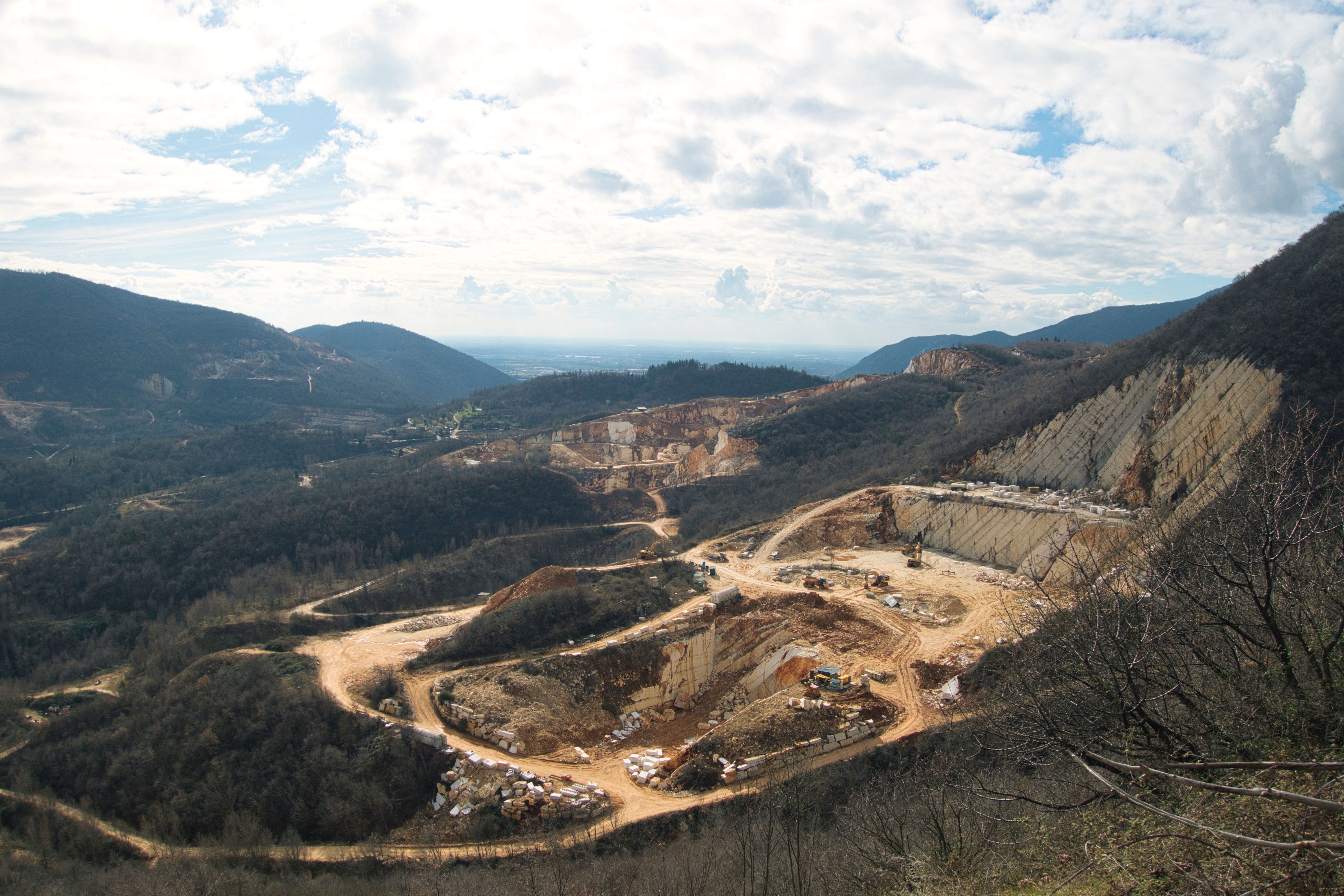 The quarries at Marmöl Gravel provide a stunning scenery to ride in!