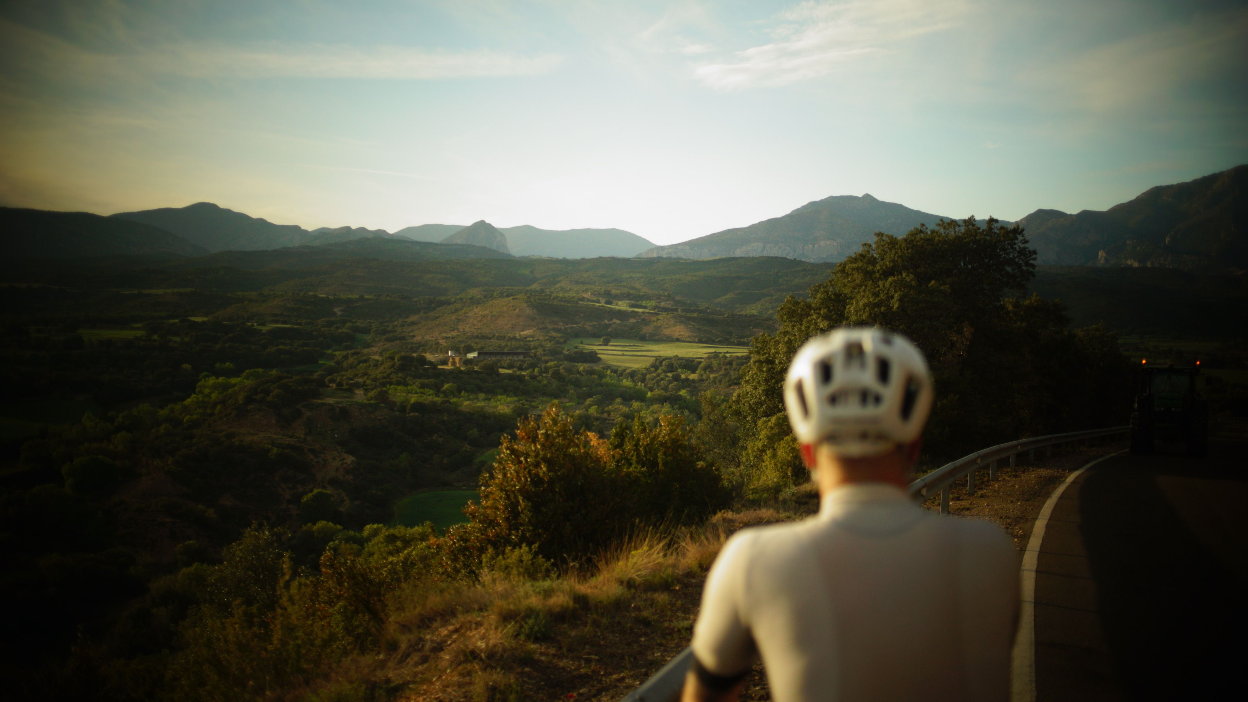 Lush green landscapes with an abundance of gravel farm roads invite gravel bikers to the Aragon area in Spain