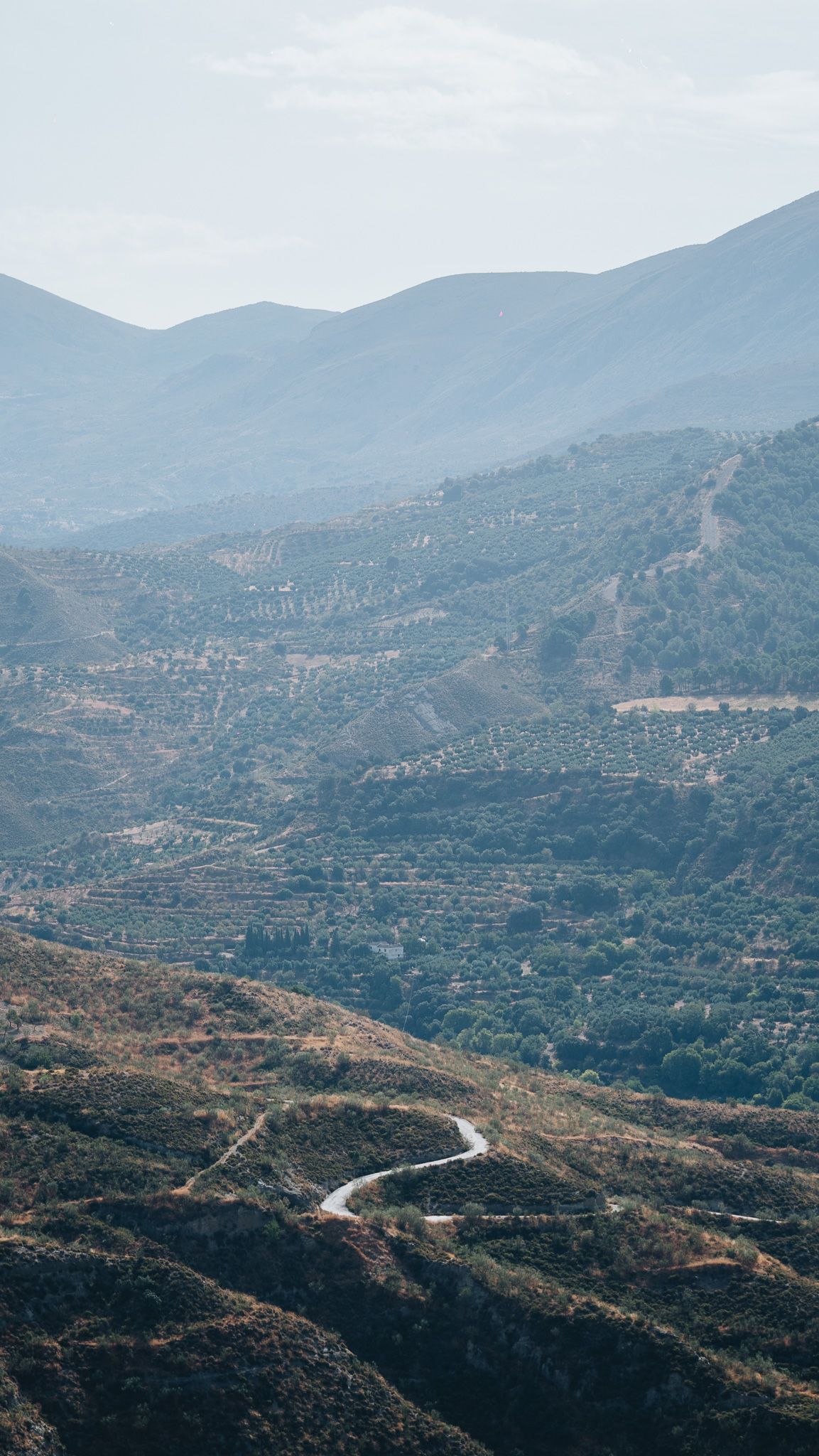 The Badlands gravel race in southern spain is leading cyclists through a mountainous landscape with lots of climbing.