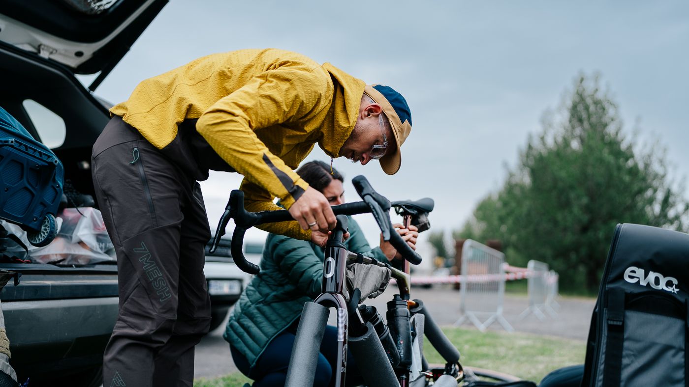 Assembly of 1of1 gravel bike by Christoph Döttelmayer