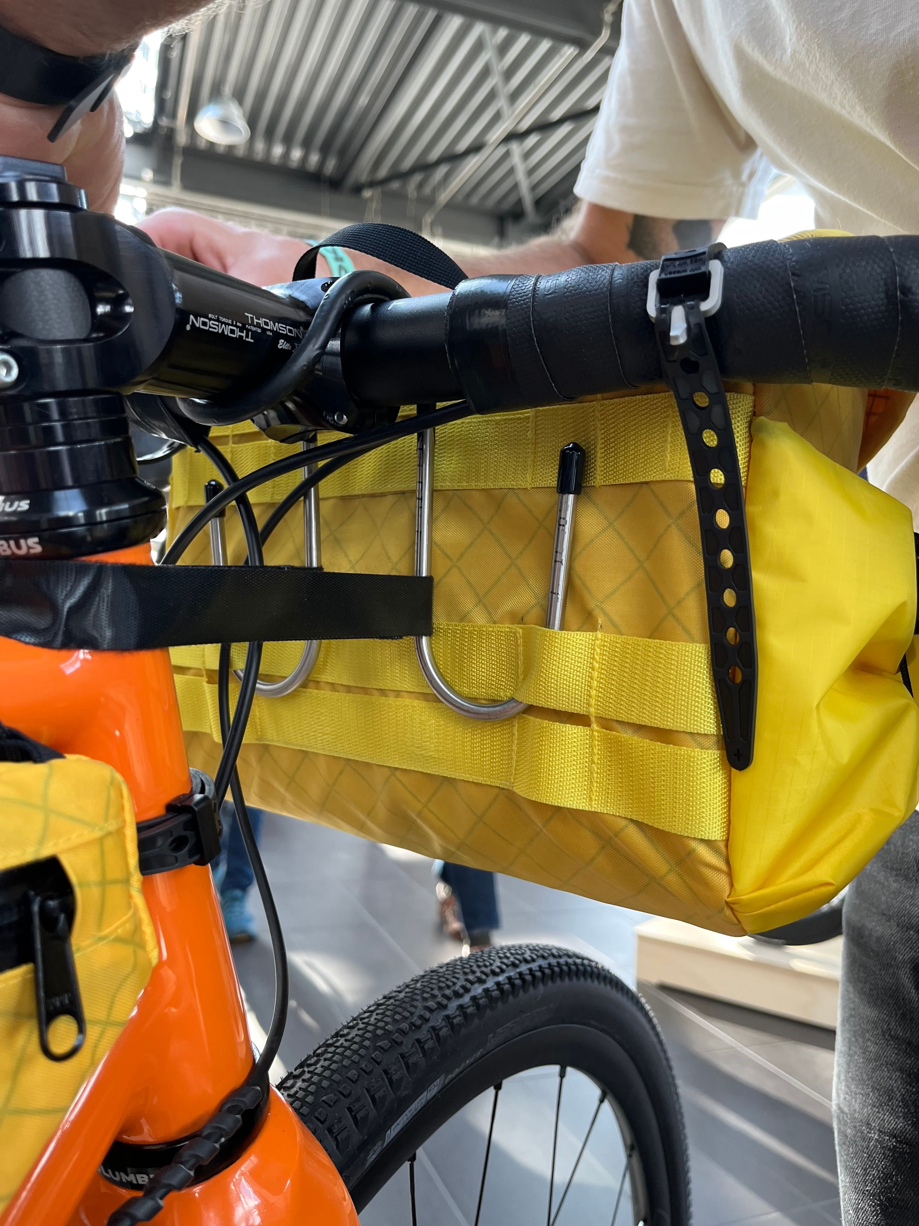The Fo.Goods steel tube slides into little sleeves through which it gets fixed to your handlebars.