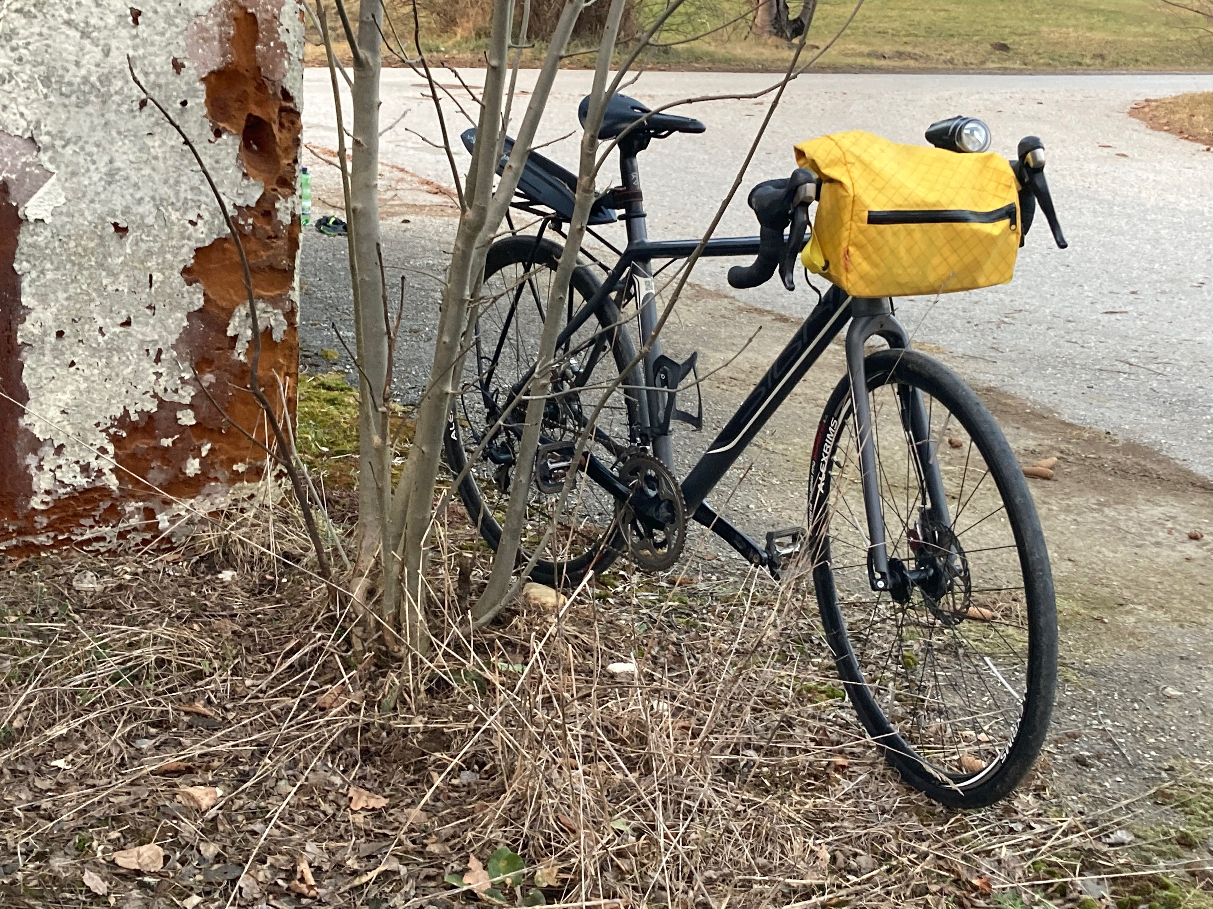 fO.goods Nummer 6 mounted to my roadbike with a SIXTYSIX handlebar mount
