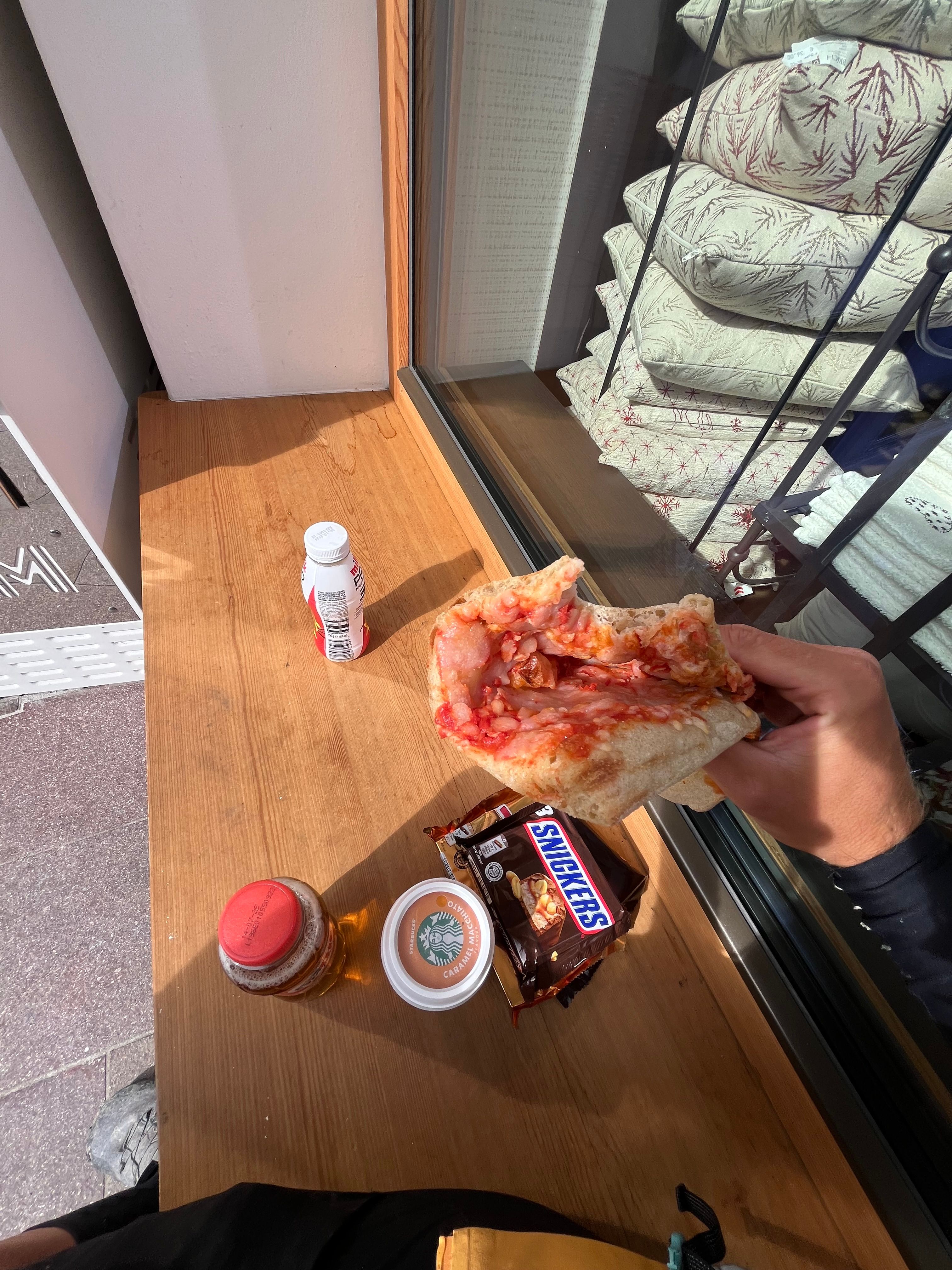 Carbohydrates and caffeine - a special diet when bikepacking. But Italy offers a few highlights!