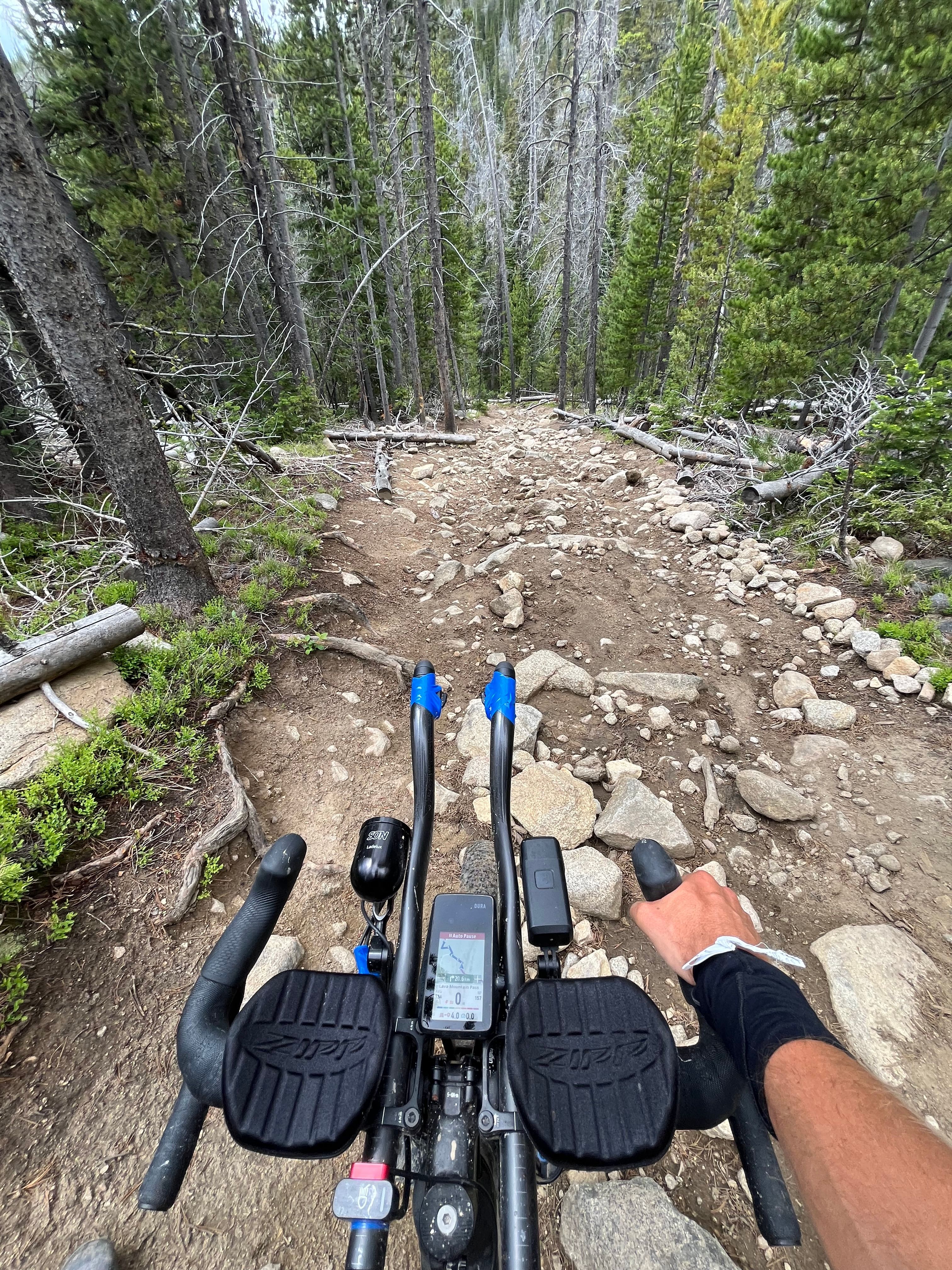 As you can see on the screen there is a 4km distance to "Lava Mountain Pass" a POI I included to know where the top is. The DURA bikecomputer makes POIs easy.
