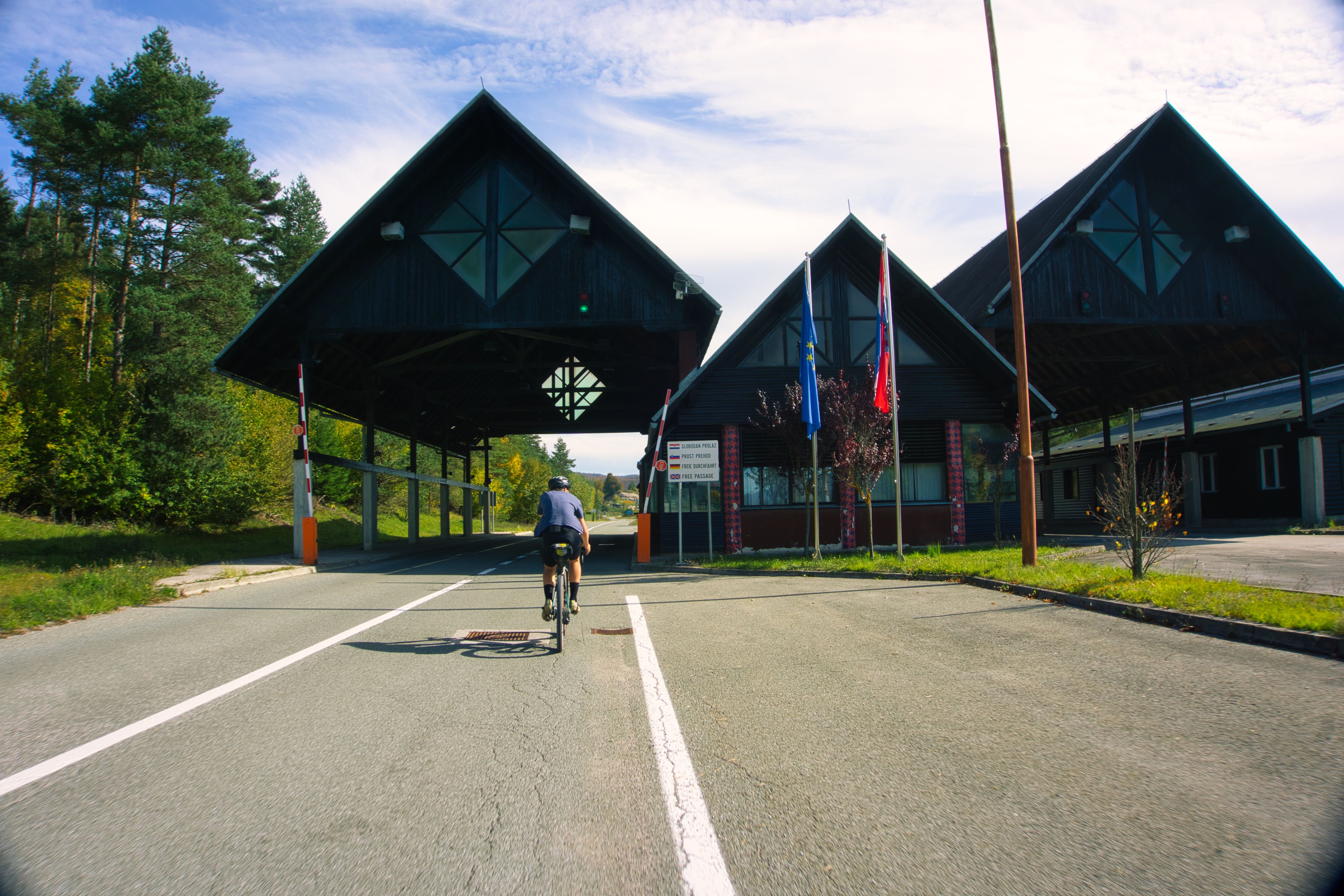 Heute ist die kroatische Grenze Teil des Schengen-Raums und nur noch eine Erinnerung an alte Zeiten auf der Lynx Trail Bikepacking-Route.
