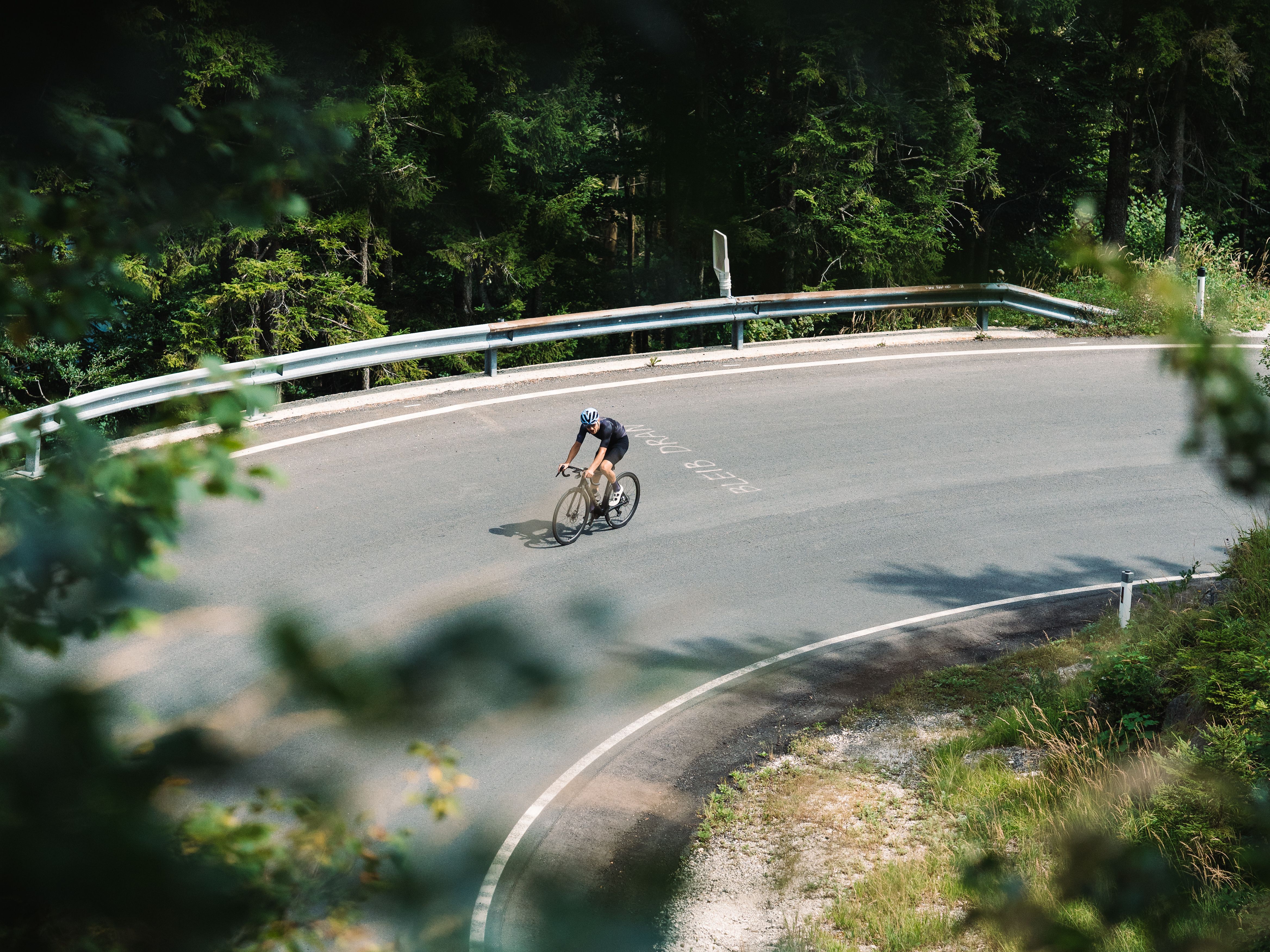 The Cervélo R5 is a bike meant to be ridden uphill. A statement piece for climbers!