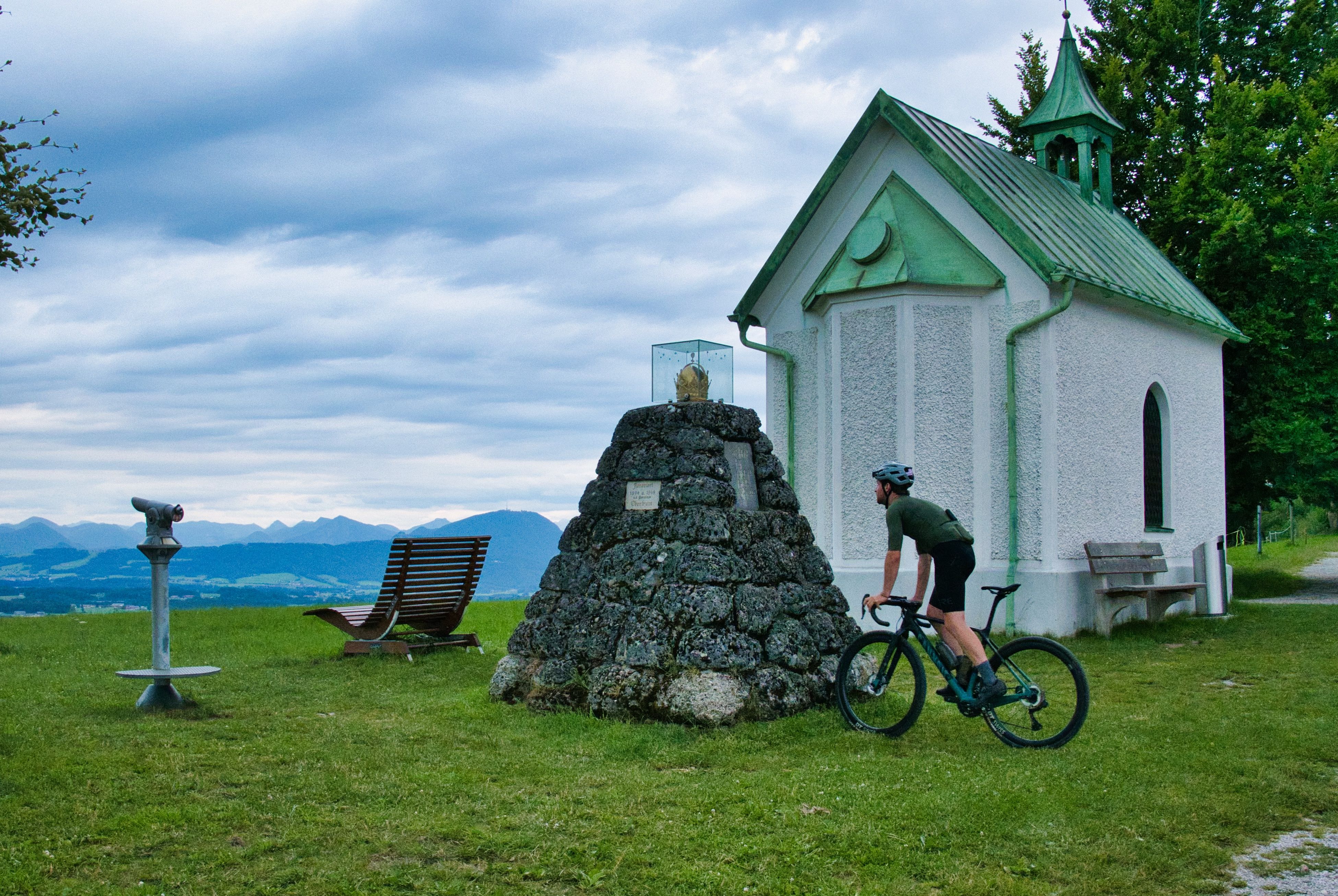 The memorial on top of Haunsberg in Salzburger Seenland is reachable by gravelbike.