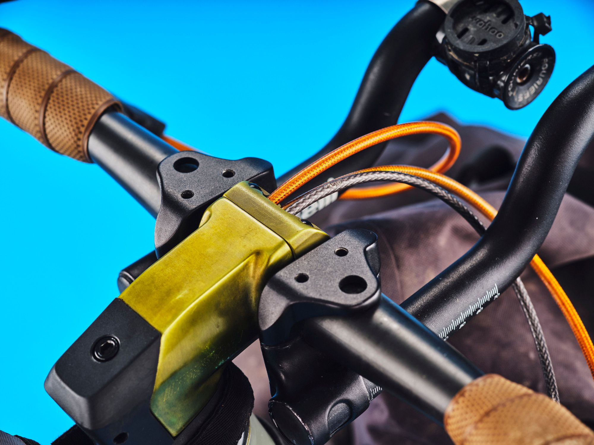 Internal cable routing on a mountainbike is rare. Quirk makes it happen!