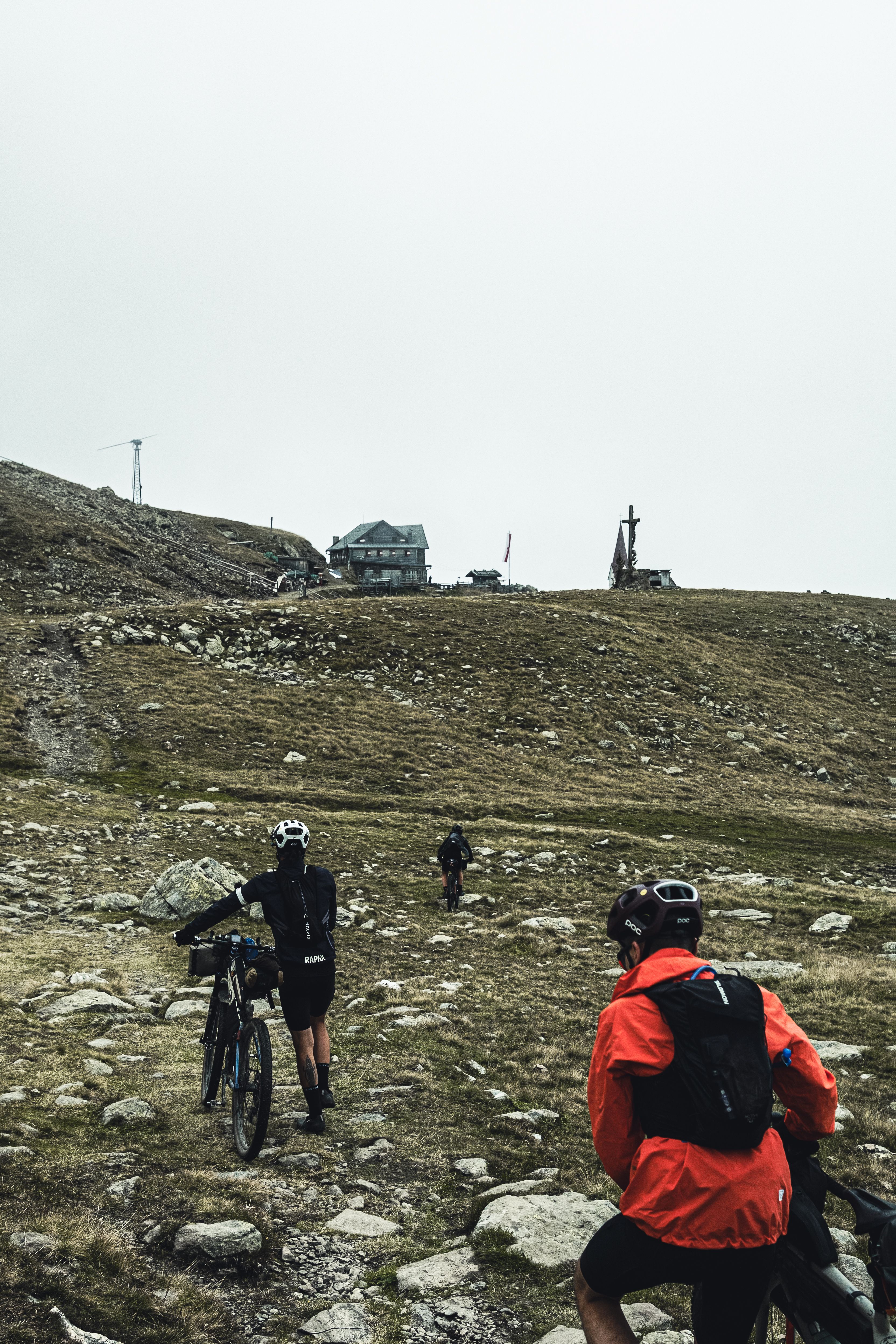Sneak Peaks has 12 rifugios as checkpoints where riders find shelter and can recover from the brutal track.
