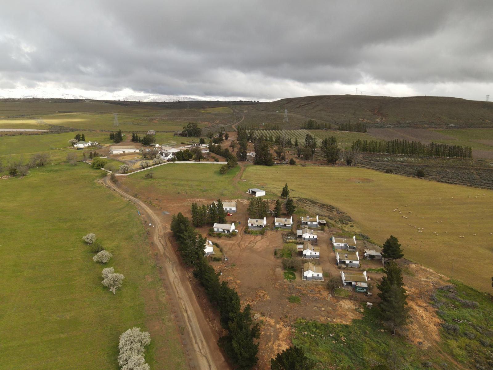 karge landschaften und gravelroads warten auf bikepacker in südafrika.