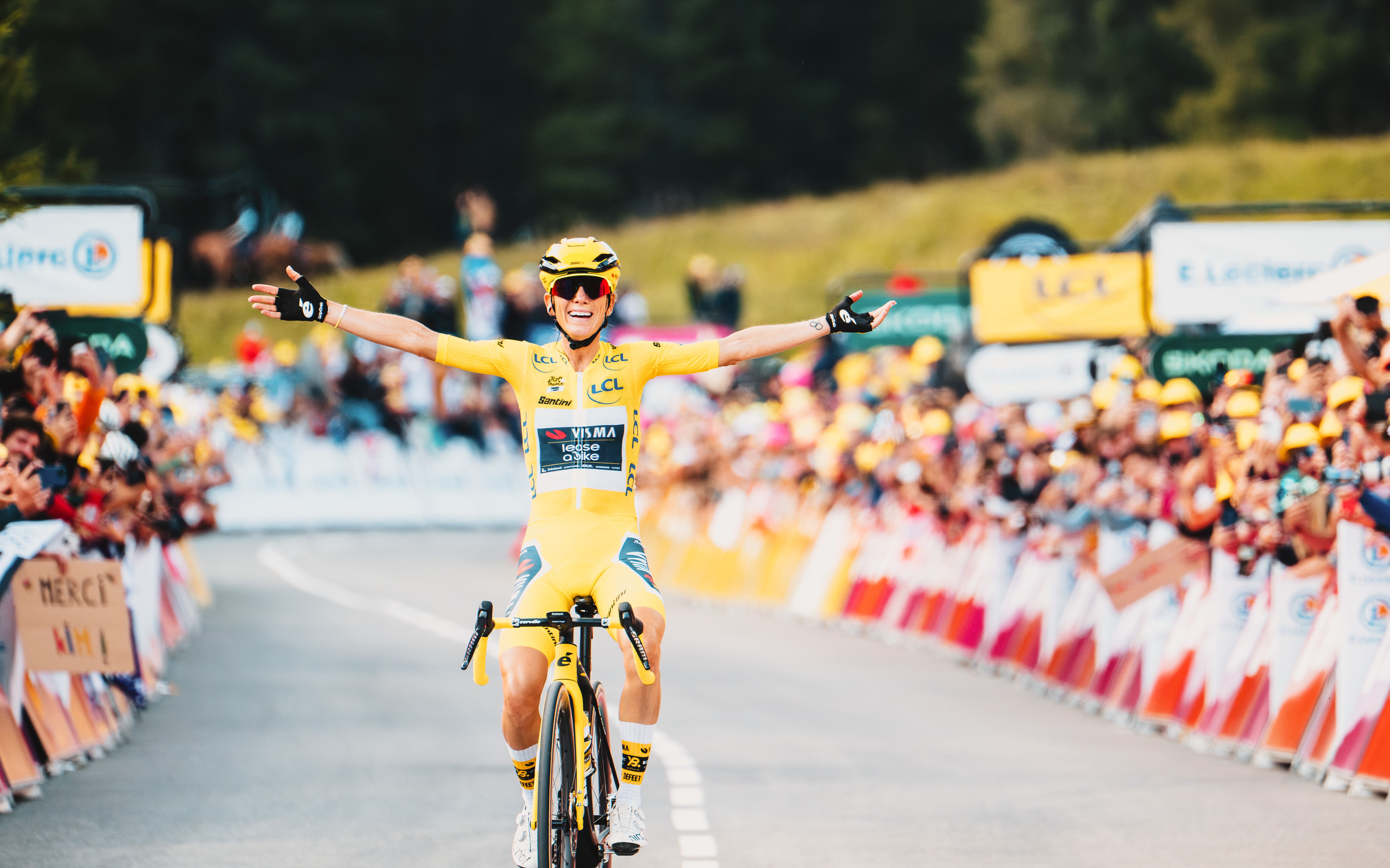 Pauline Ferrand-Prevot winning the Tour de France Femmes on the Cervélo R5.