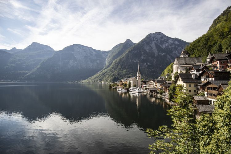 Das berühmte Panorama von Hallstatt genießt man am besten mit dem Fahrrad!