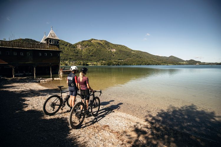 A stop at the lake promenade at lake Fuschlsee during your gravel ride is a must!