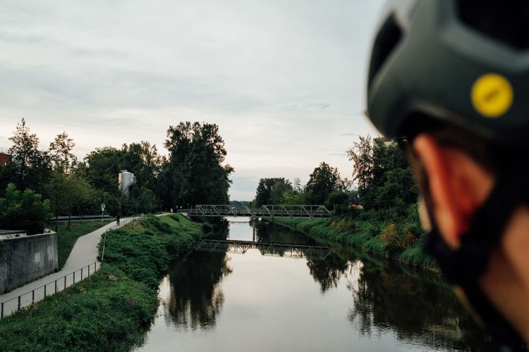 The Mangfall river in Rosenheim has a nice gravel bikepath next to it.