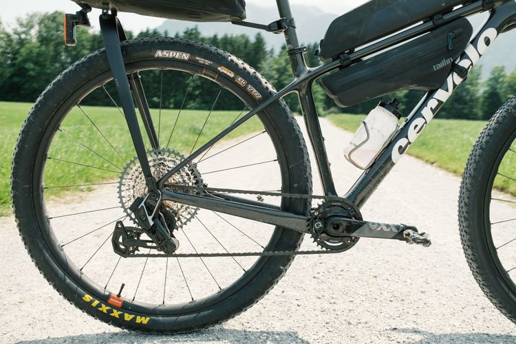 Full SRAM drivetrain with a mix of XO Transmission and XX1 Eagle AXS components for Tour Divide.