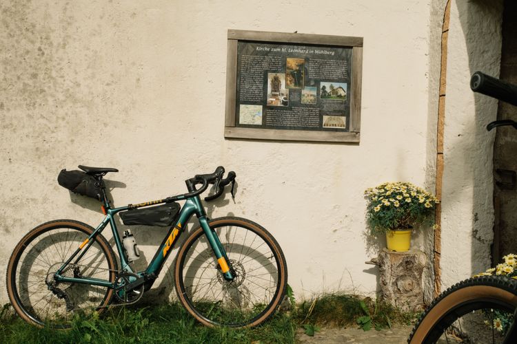 History while riding bikes. Visiting the most beautiful churches near Salzburg by bike.
