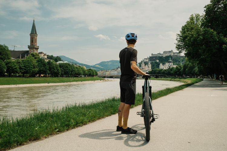 The city of Salzburg is famous. The best way to discover it is by bike!