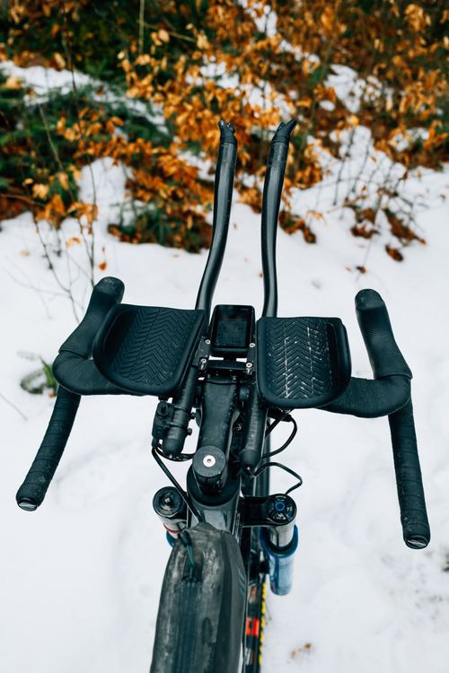 Clean cockpit thanks to the Cervélo HB16 cockpit and its extension- and computer mounts