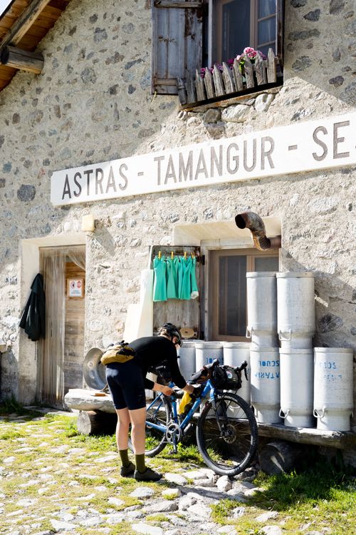 Swiss Stereotype stop during the komoot Women's Weekender