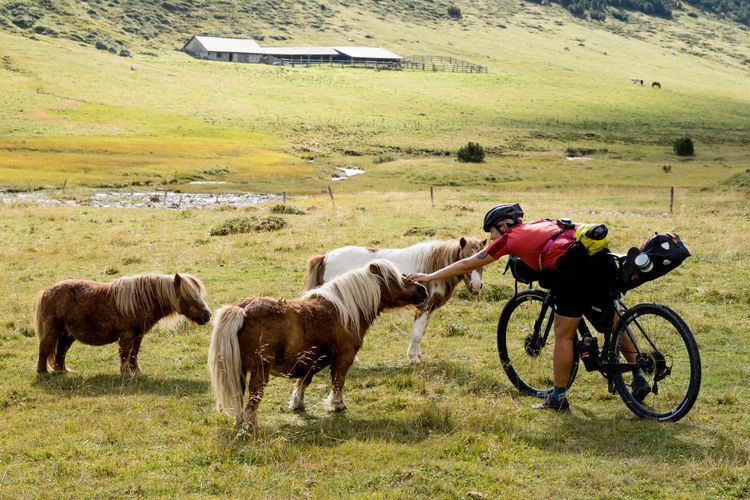 Es heisst nicht umsonst Swissneyland. Sara Bukies und Ponys während dem komoot Women's Weekender