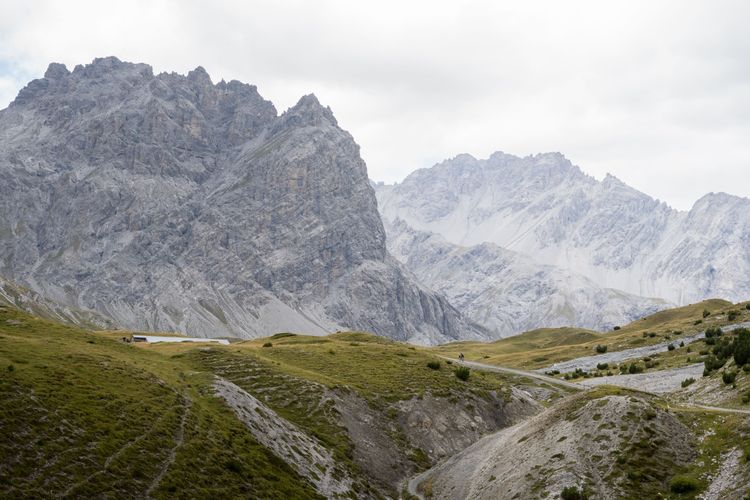 Der Schweizerische Nationalpark im Engadin bietet auf der komoot Women's Weekender Route ein atemberaubendes Bergpanorama.