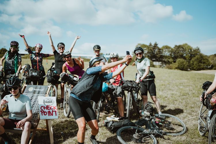 Jeder FinisherIn des TWAR X komoot Taunus Teaser Bikepacking-Events wird gefeiert.