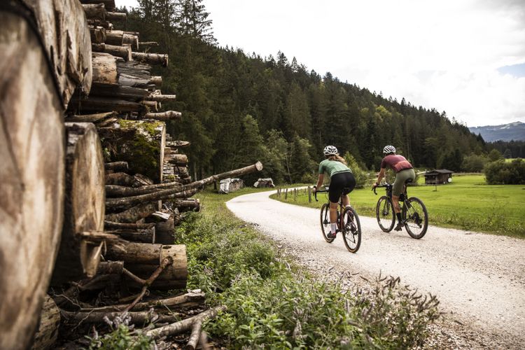 Der Weg zurück nach Gosau entlang des Gosaubachs ist ideal für Gravelbikes.