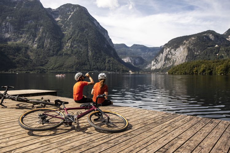 Enjoy the views on your gravelride around lake Hallstatt in Salzkammergut.