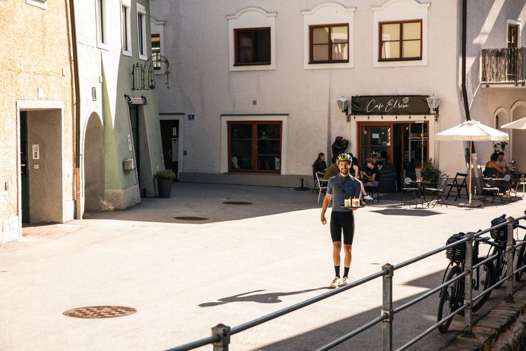 Hallein invites us with amazing Cafés and accomodation. A good stop while bikepacking!