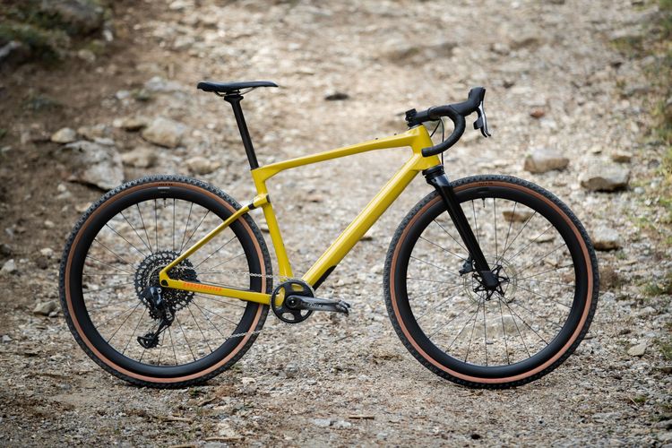 The BMC Urs is a very advanced gravelbike with suspension very different from the cyclocross routes - oicture by David Schultheiss